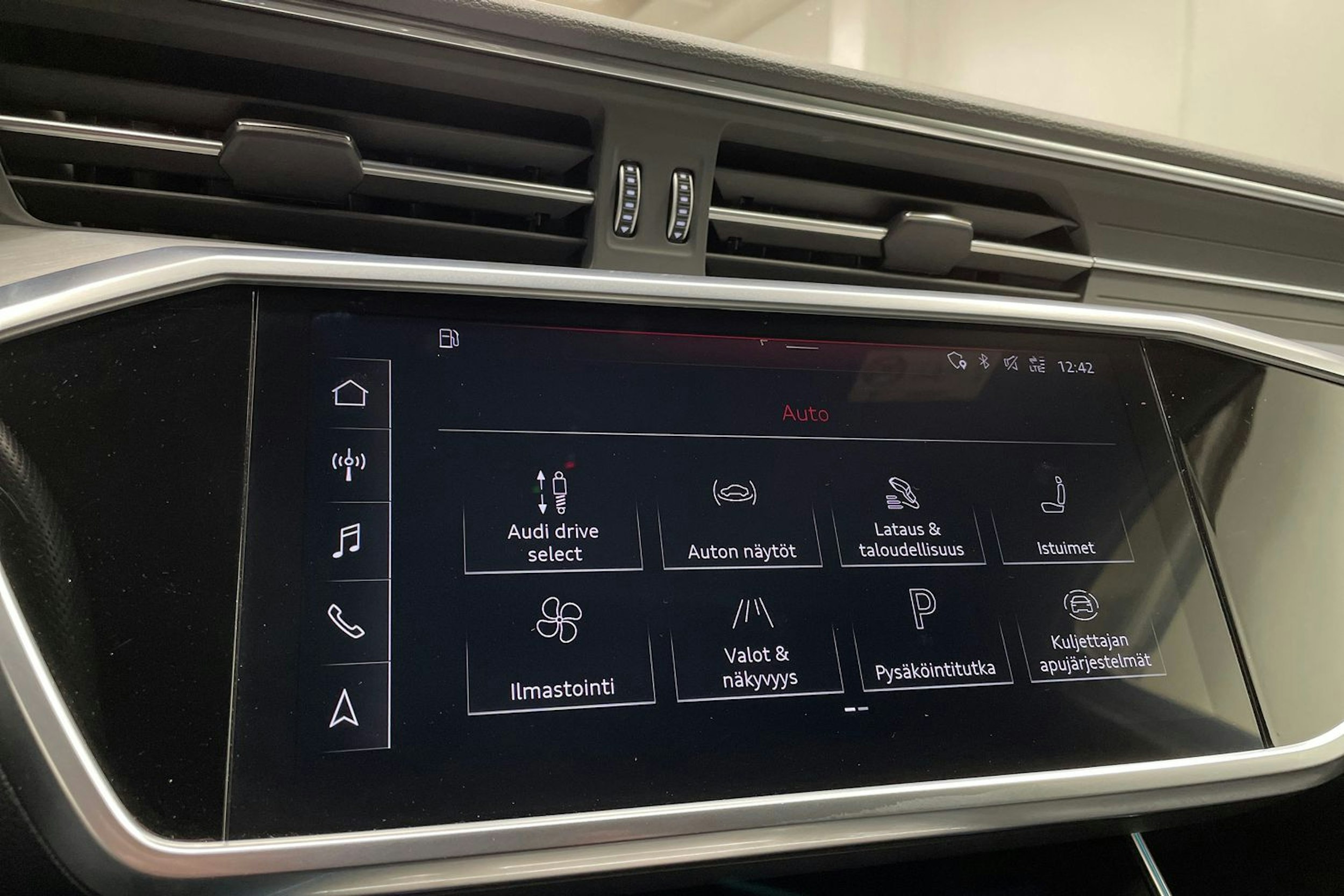 Valkoinen Audi A6 2020 kuva 21.