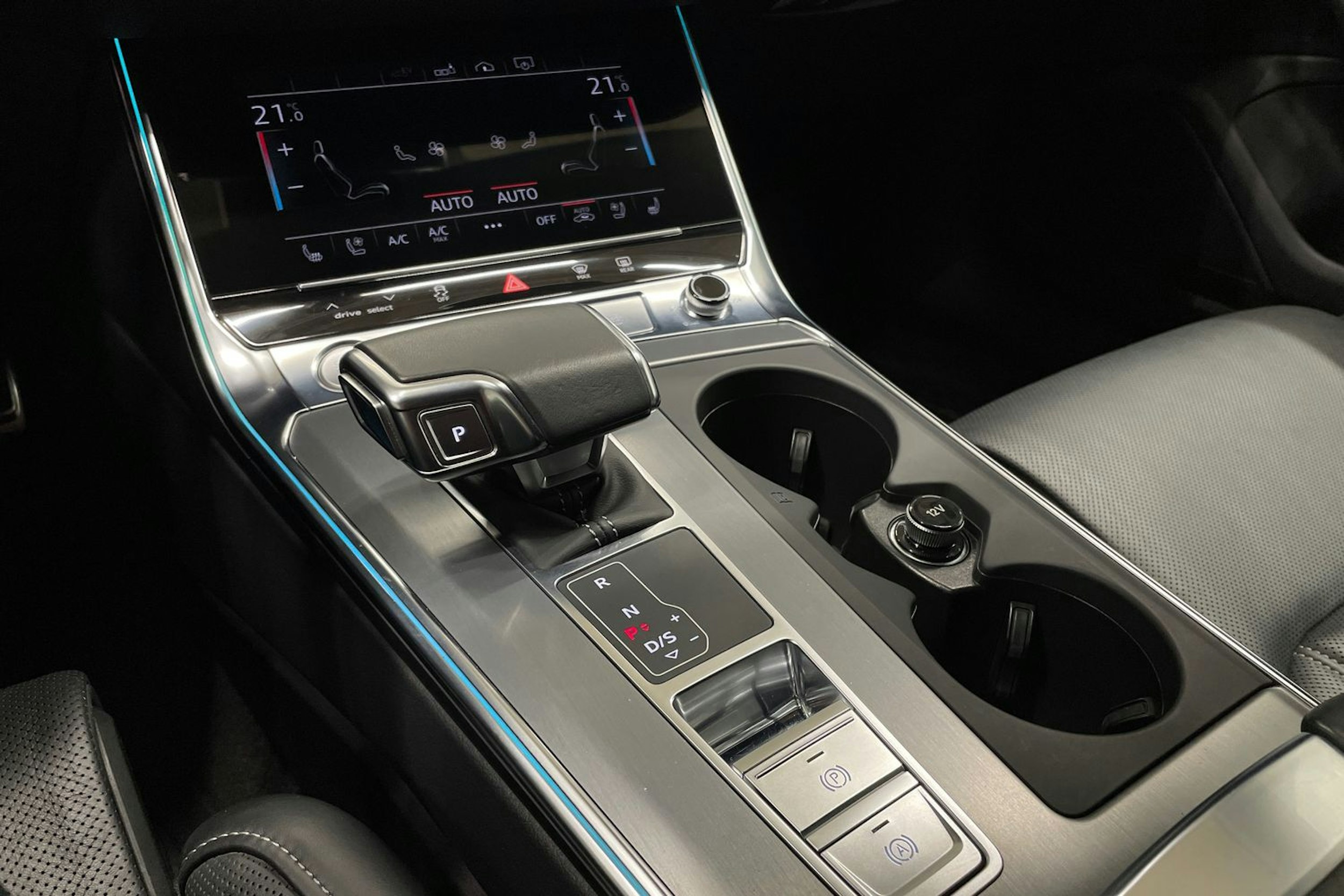 Valkoinen Audi A6 2020 kuva 25.