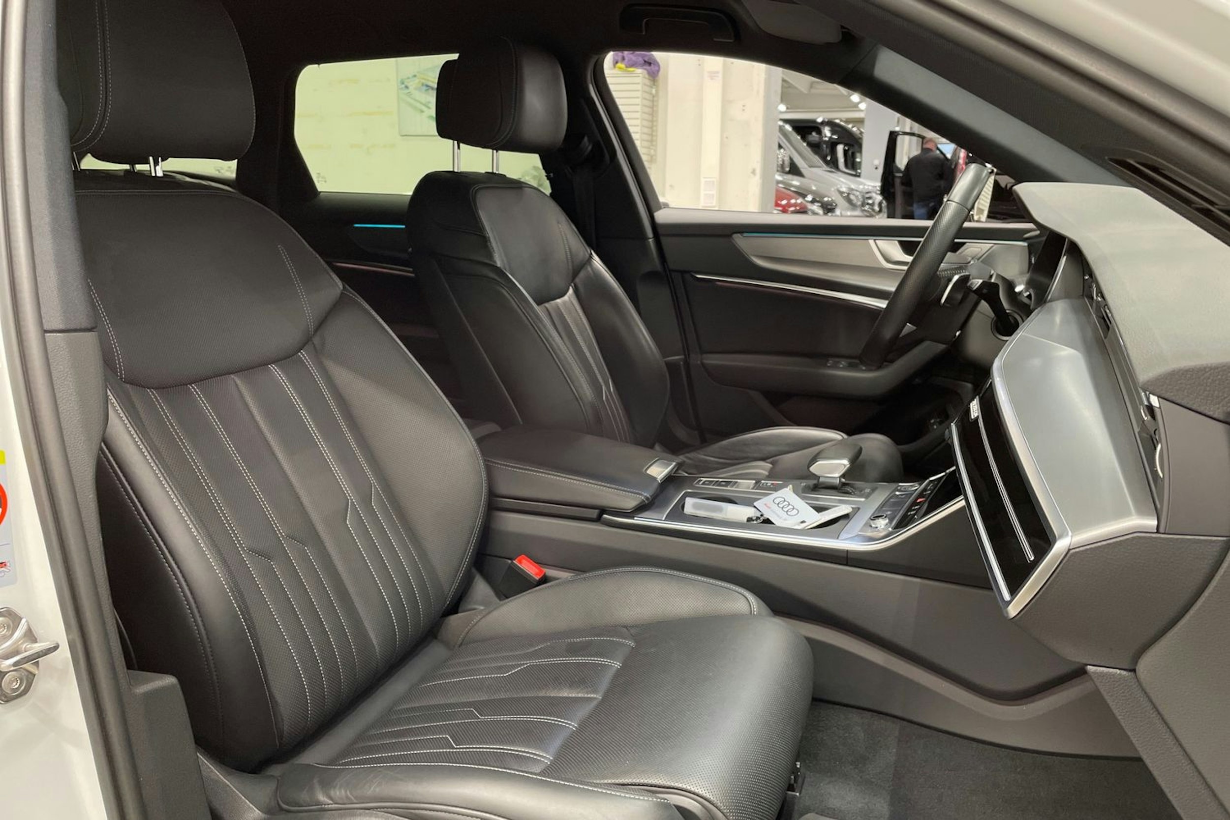 Valkoinen Audi A6 2020 kuva 33.