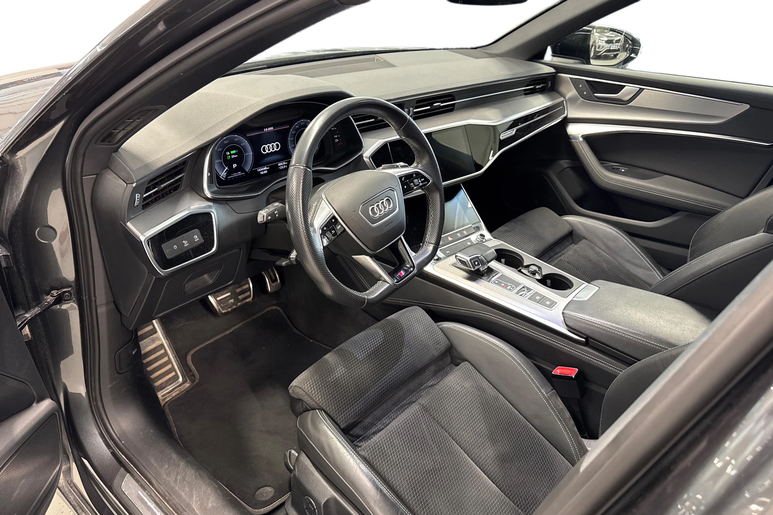 Harmaa Audi A6 2021 kuva 3.