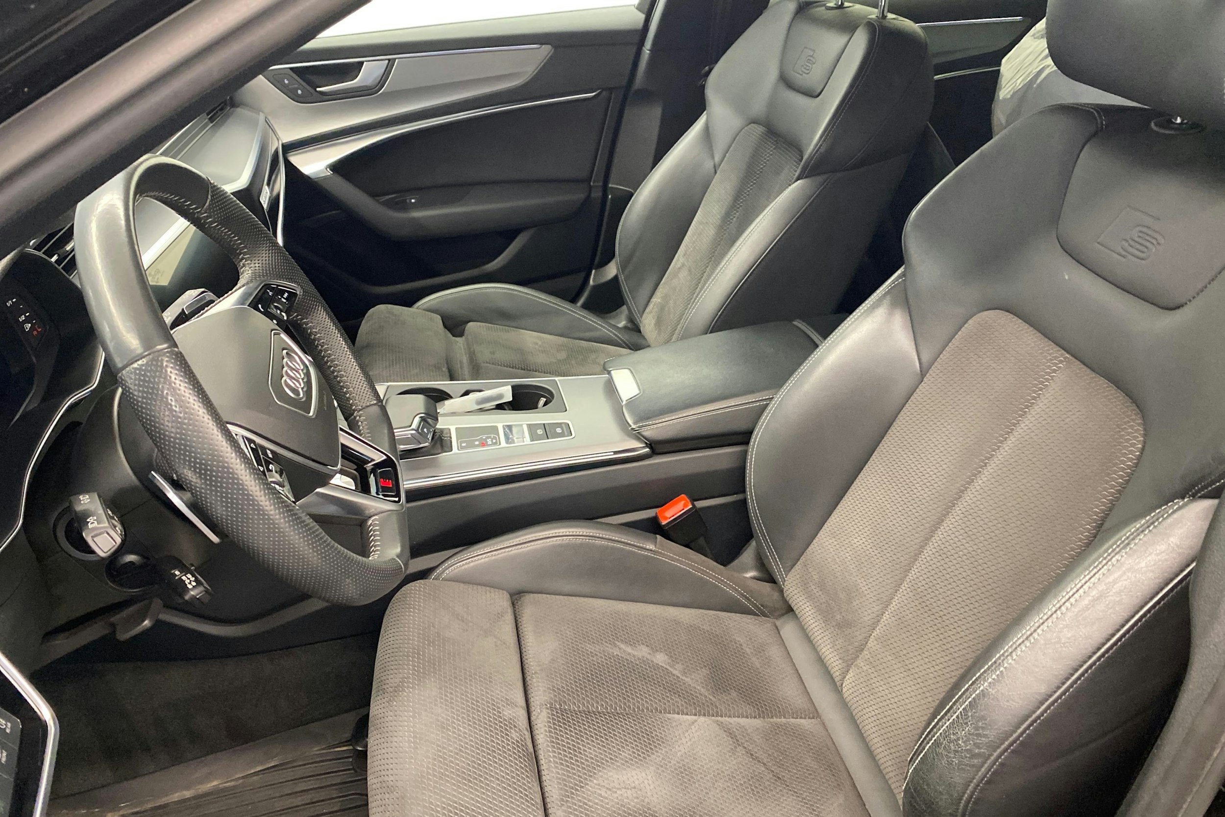 Musta Audi A6 2020 kuva 10.