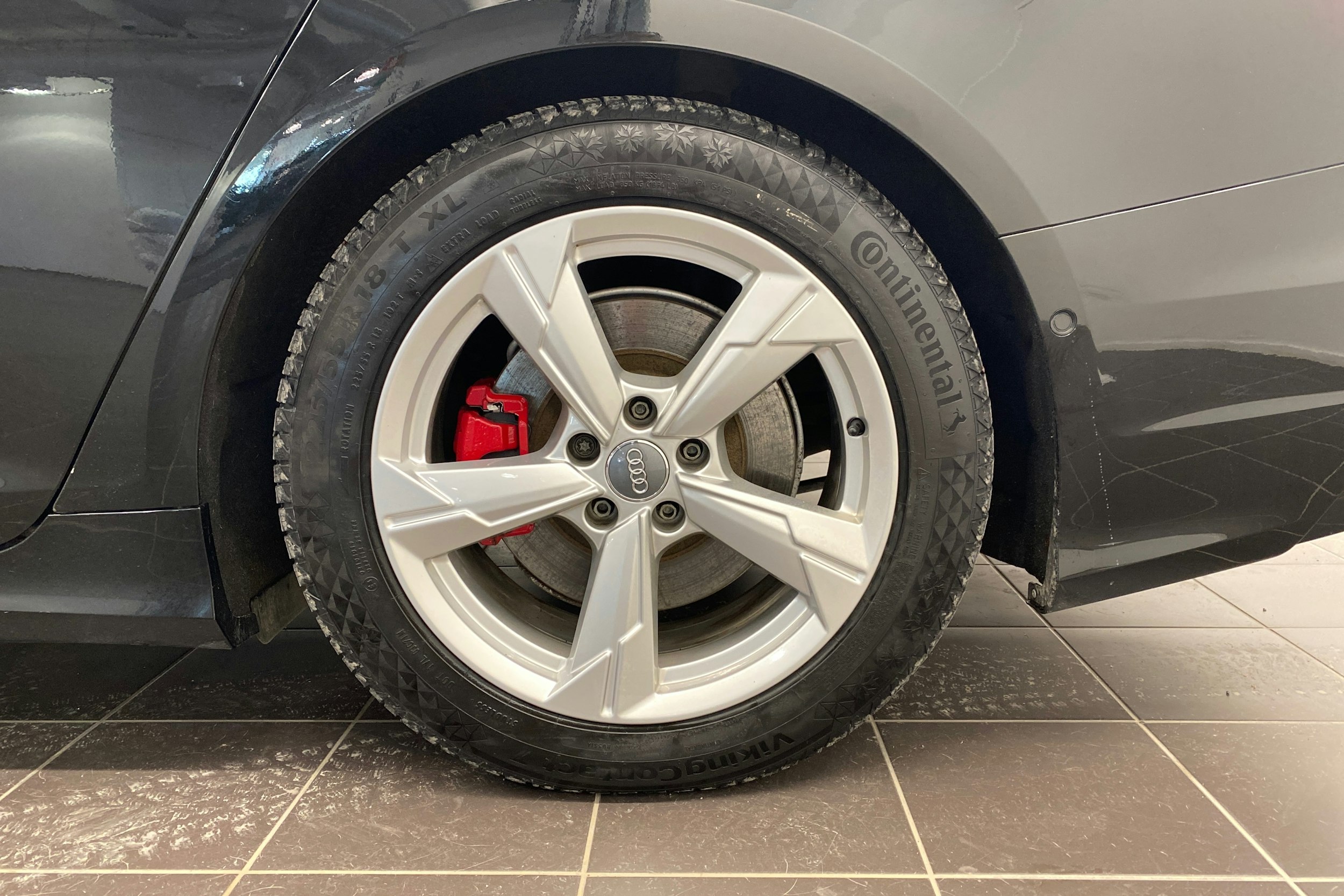 Musta Audi A6 2020 kuva 13.