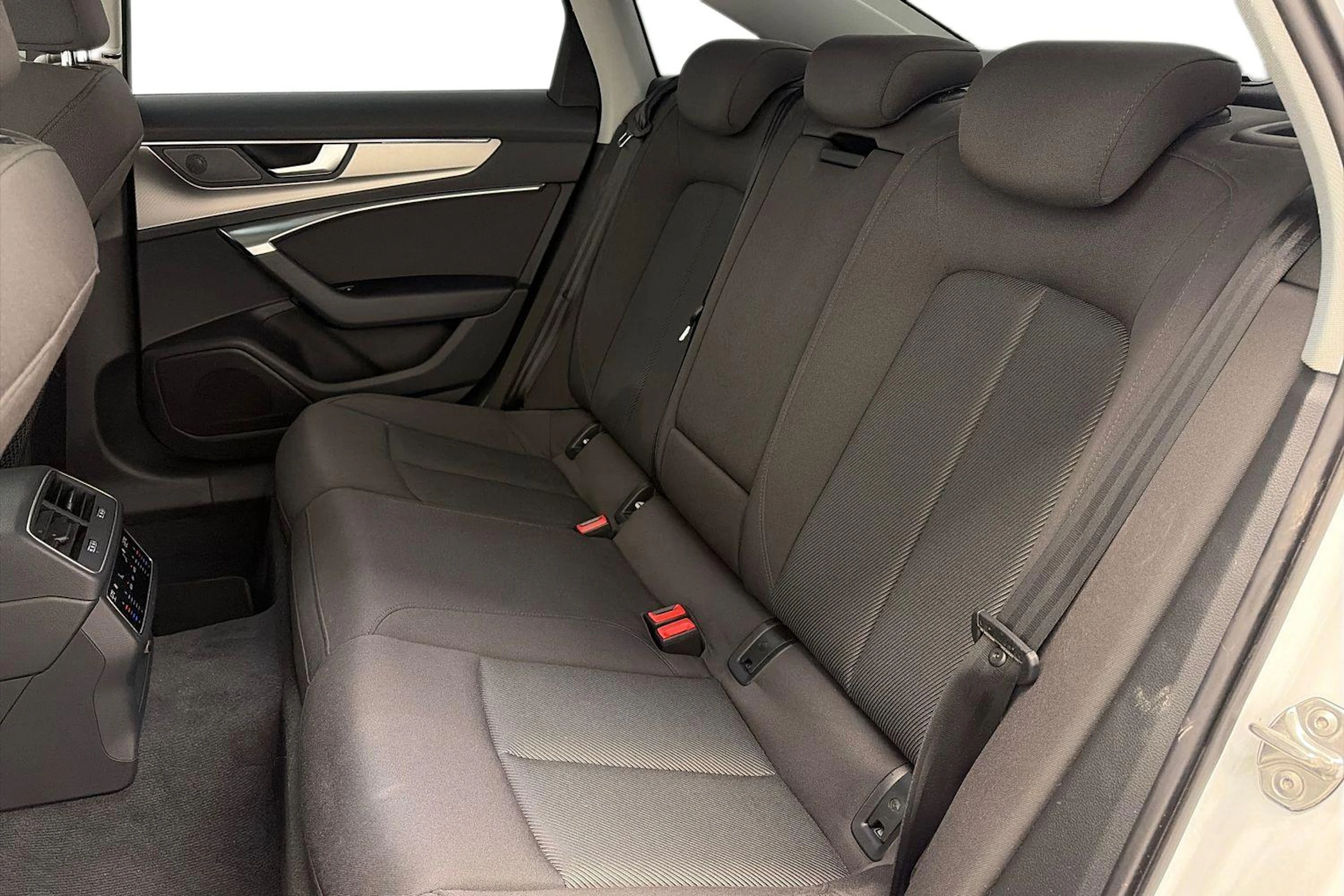 Valkoinen Audi A6 2020 kuva 11.