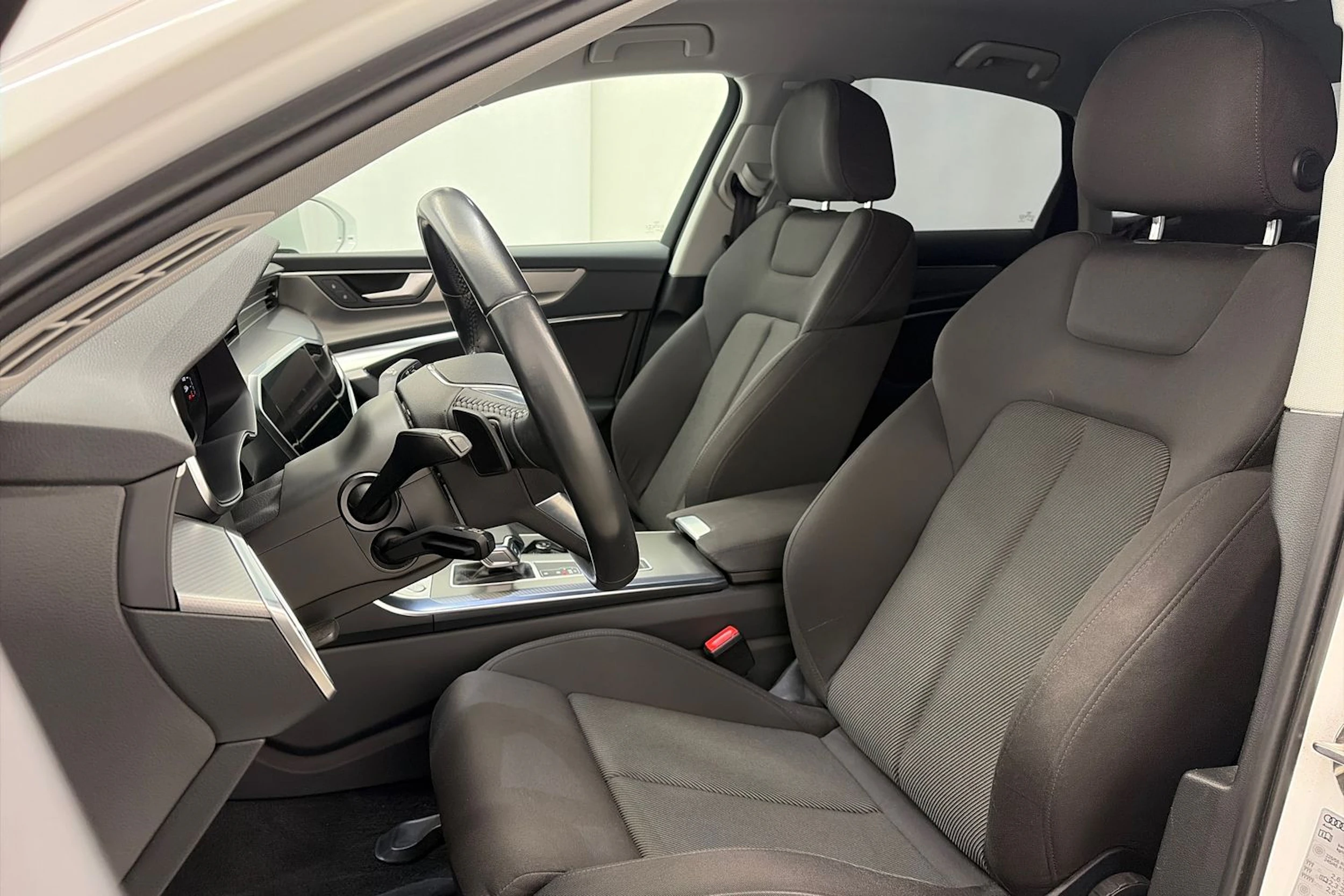 Valkoinen Audi A6 2020 kuva 16.