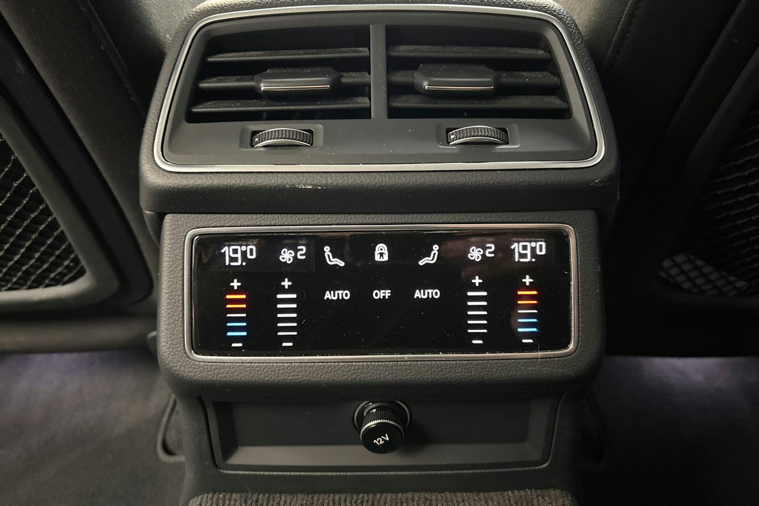 musta Audi A6 2020 kuva 15.