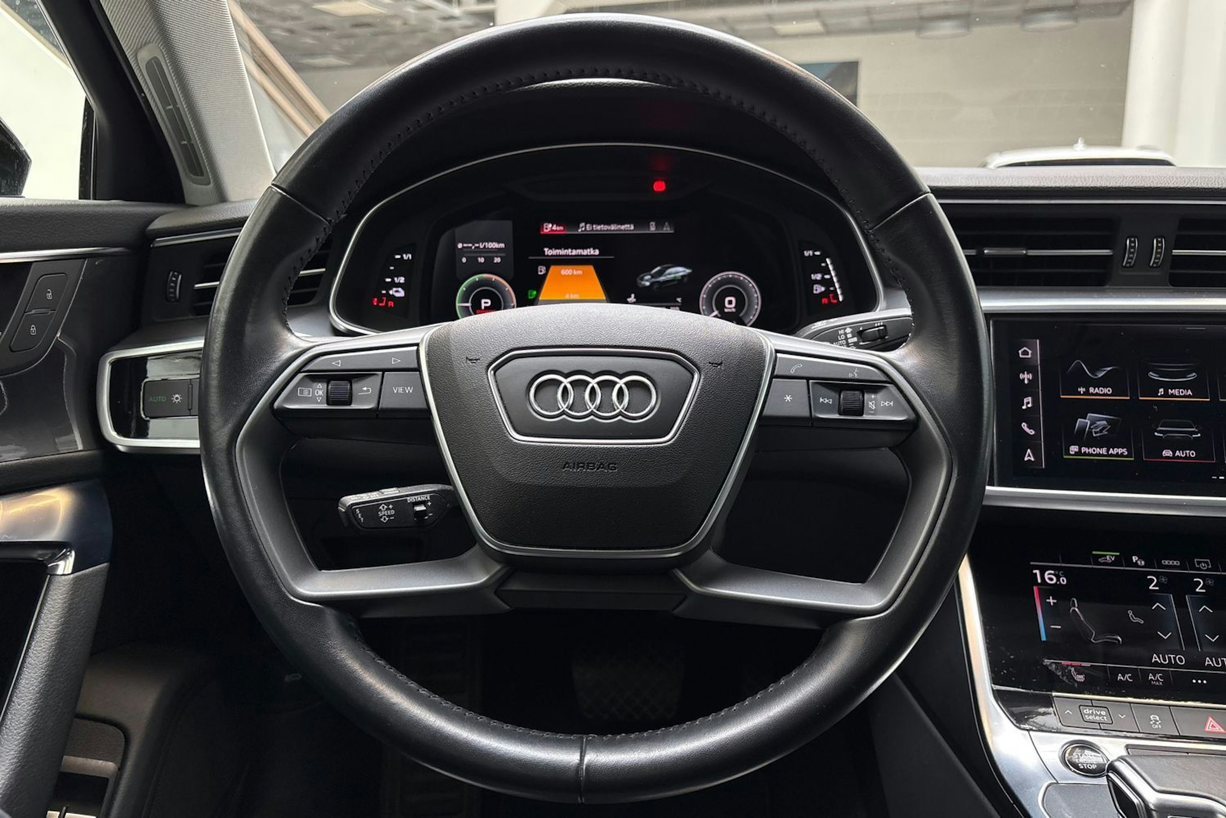 musta Audi A6 2020 kuva 17.