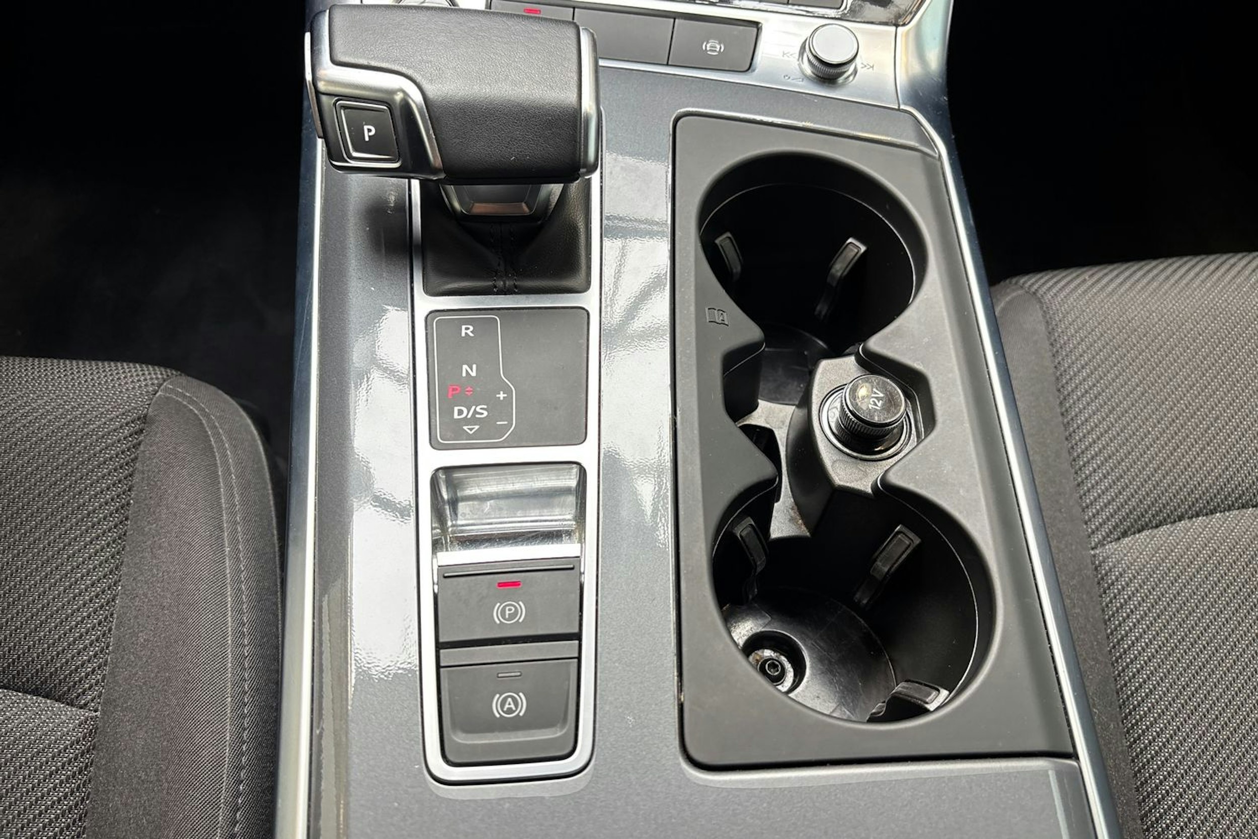 musta Audi A6 2020 kuva 25.
