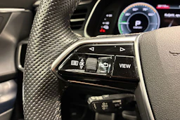 Musta Audi A6 2021 kuva 13.