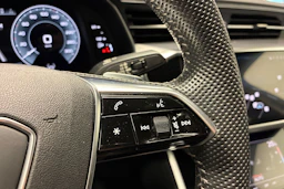 Musta Audi A6 2021 kuva 14.