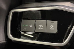 Musta Audi A6 2021 kuva 16.