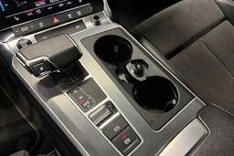 Musta Audi A6 2021 kuva 18.