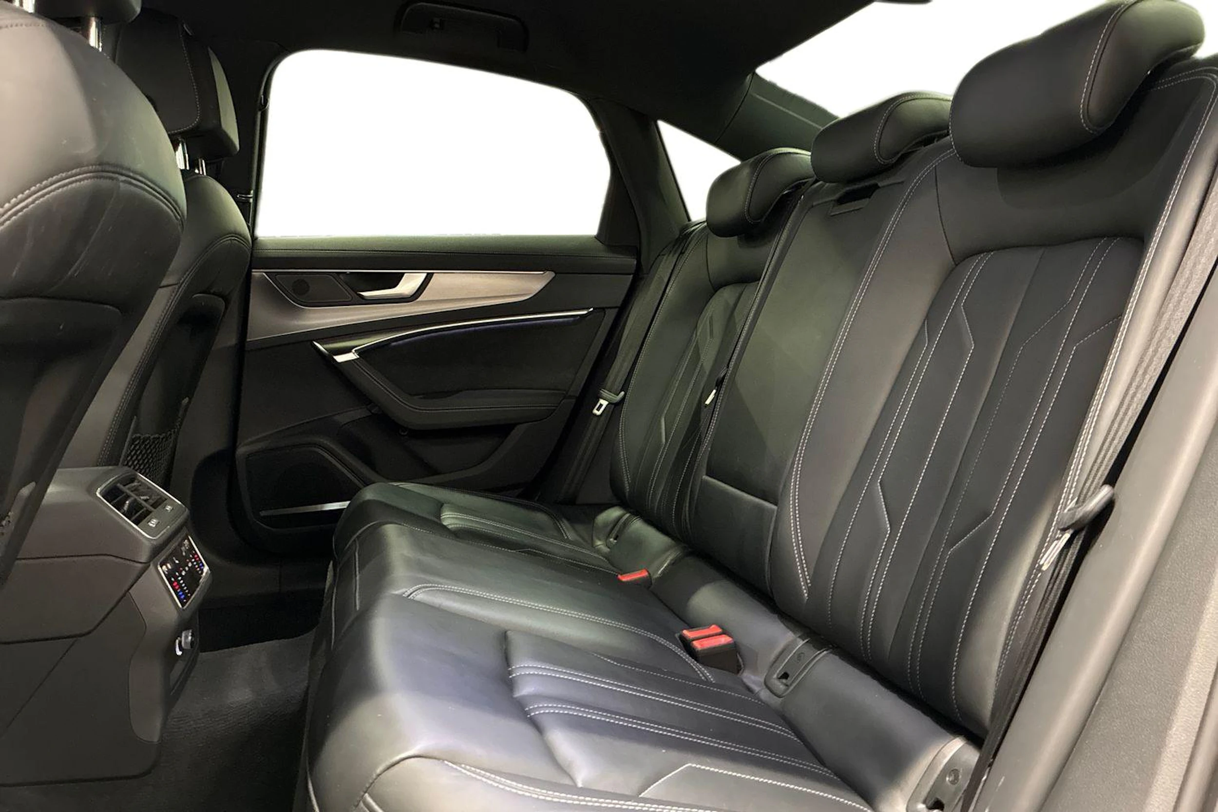 musta Audi A6 2020 kuva 8.