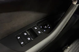 musta Audi A6 2020 kuva 18.