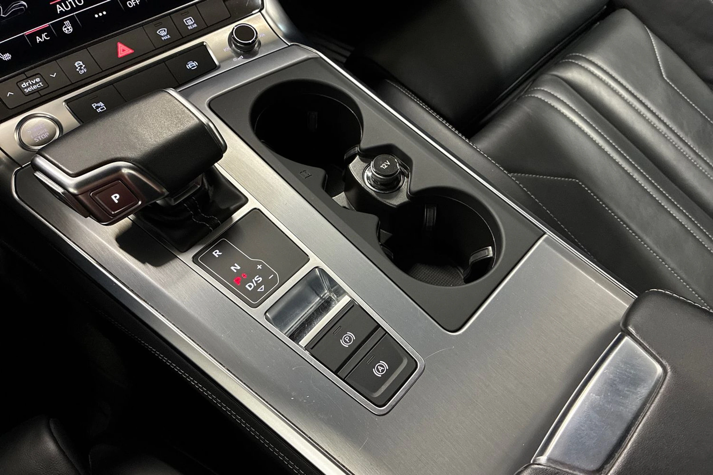 musta Audi A6 2020 kuva 19.