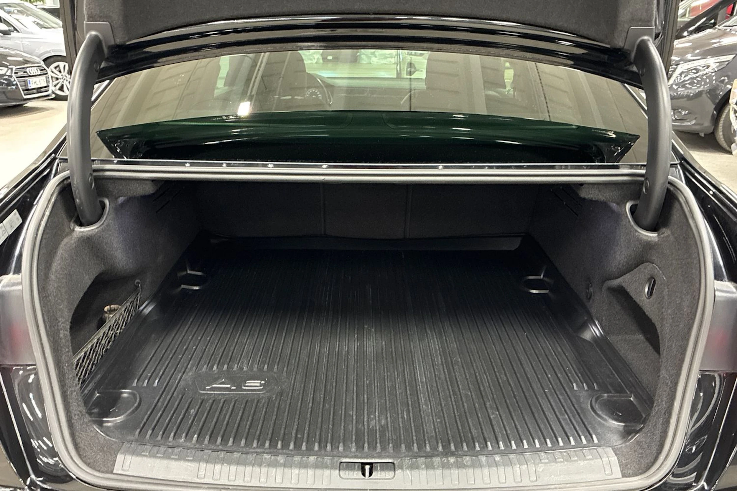 musta Audi A6 2020 kuva 27.