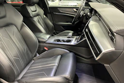 musta Audi A6 2020 kuva 29.