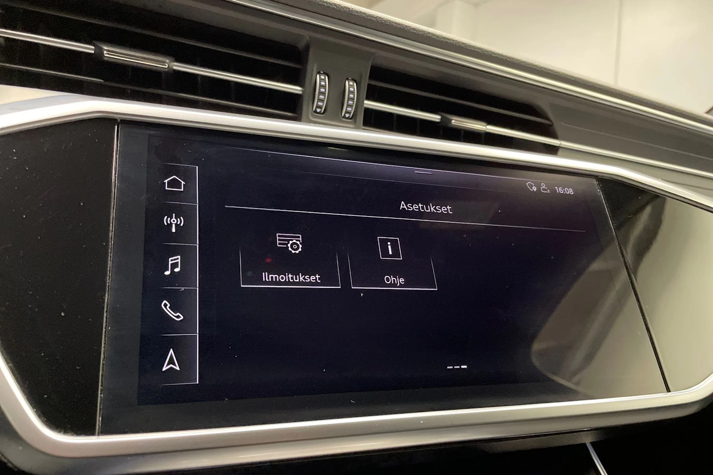 sininen Audi A6 2020 kuva 19.