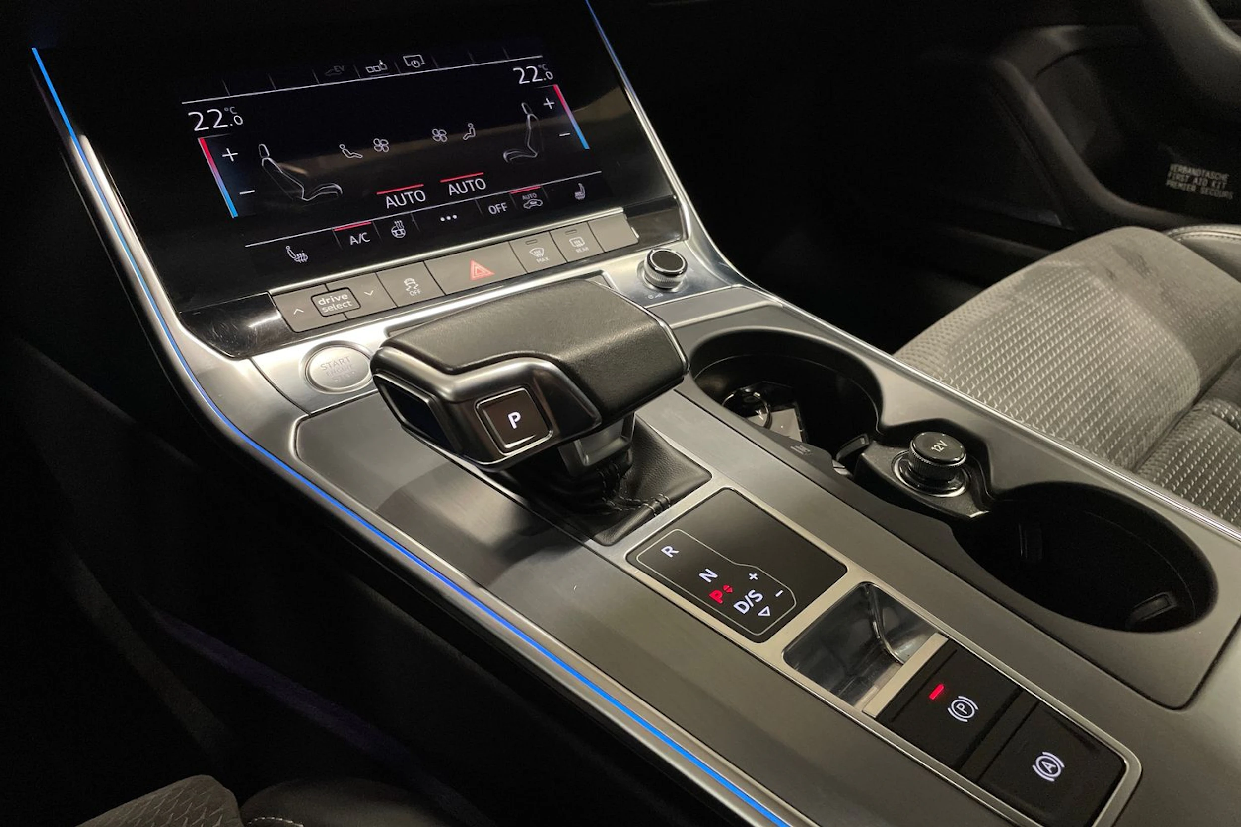 sininen Audi A6 2020 kuva 24.