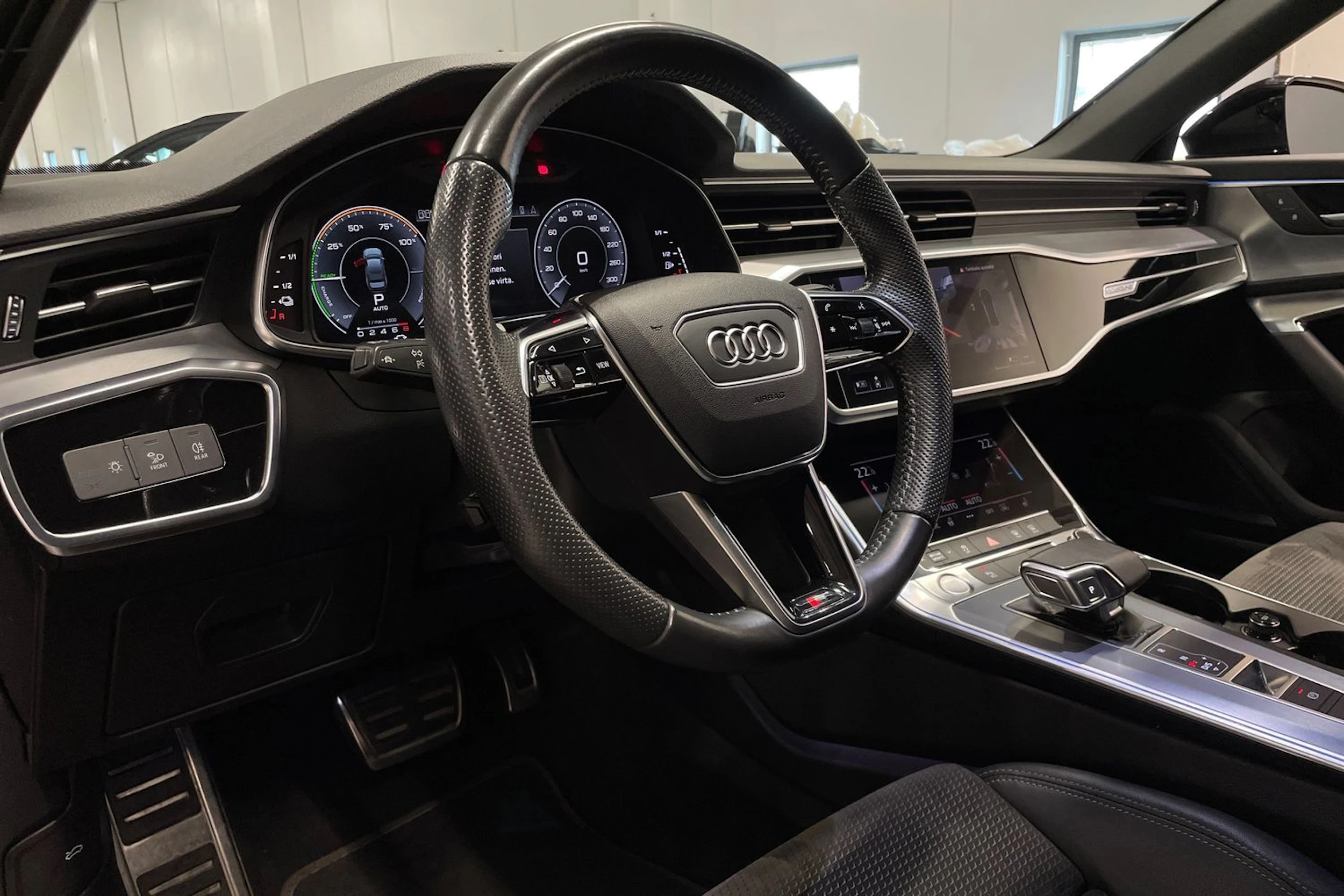 sininen Audi A6 2020 kuva 28.