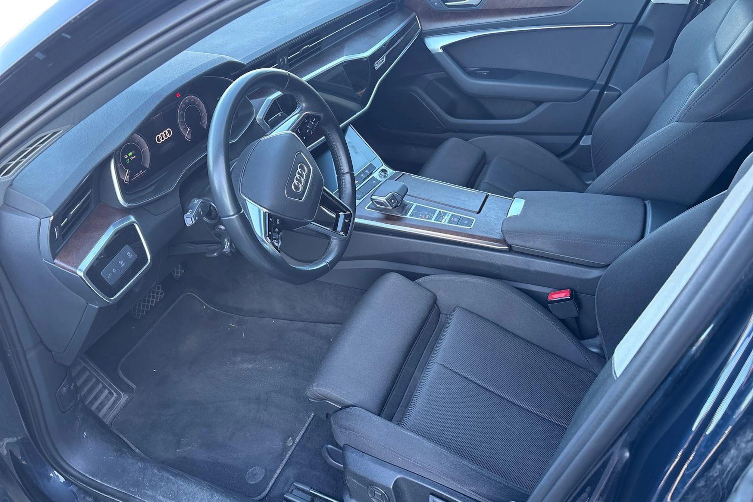 sininen Audi A6 2020 kuva 3.