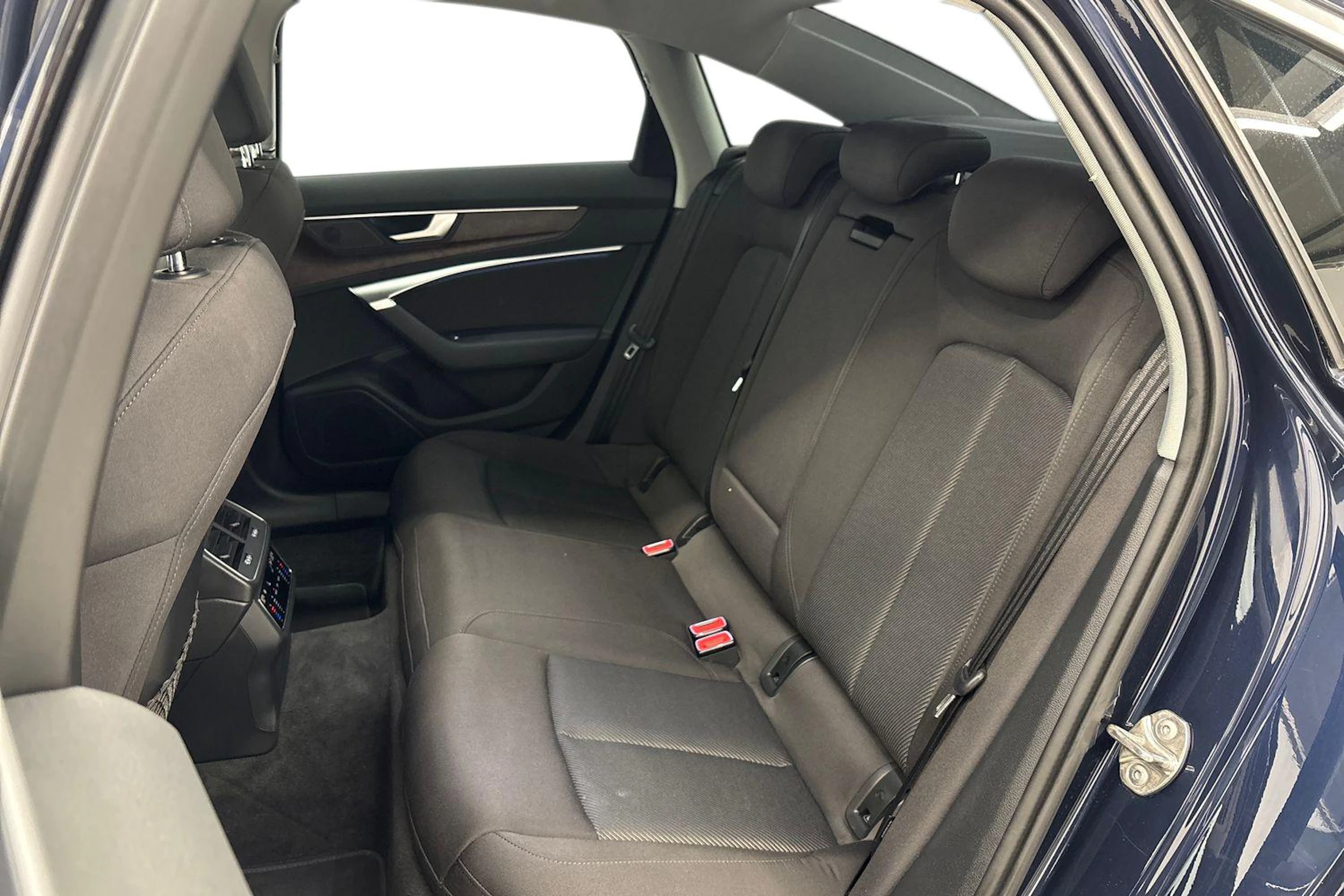 sininen Audi A6 2020 kuva 8.