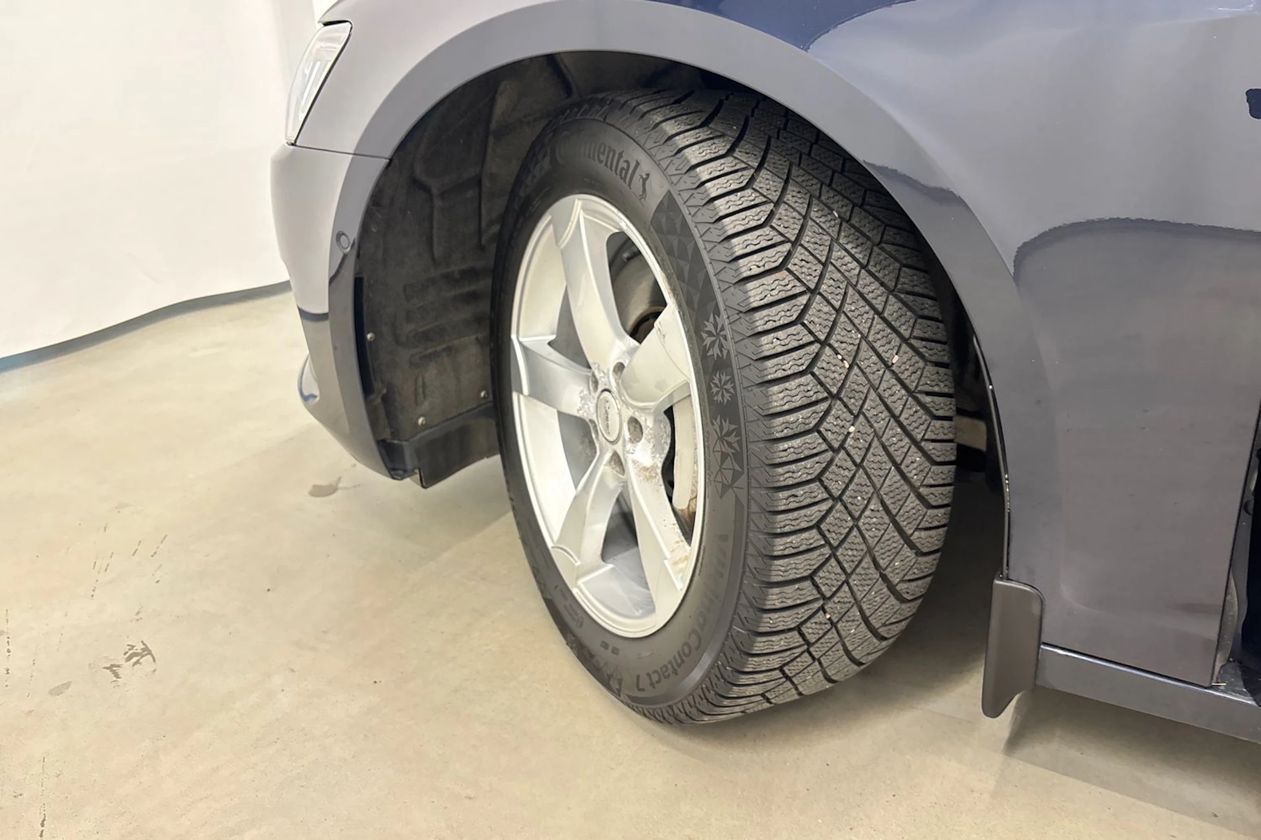 sininen Audi A6 2020 kuva 10.