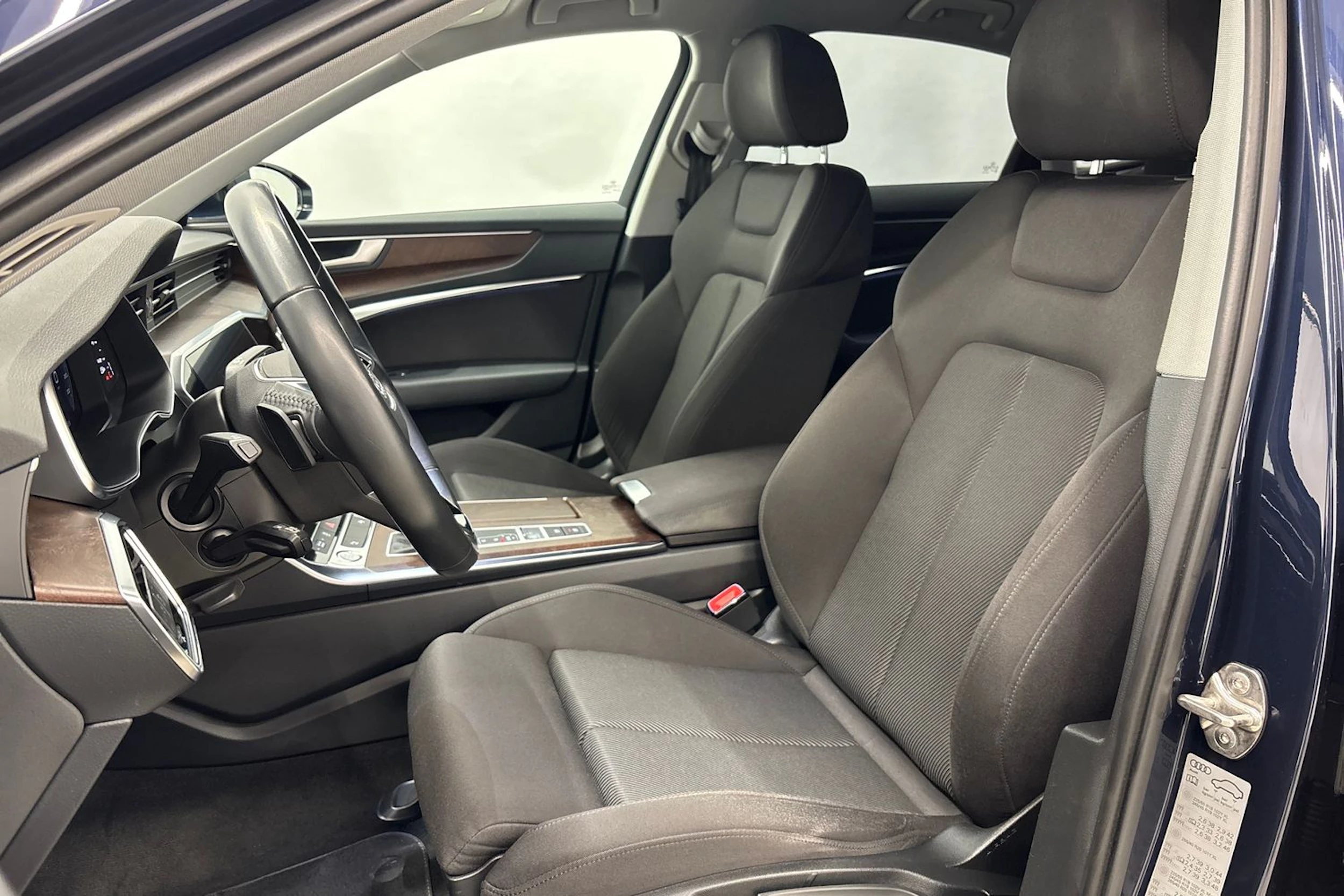 sininen Audi A6 2020 kuva 11.