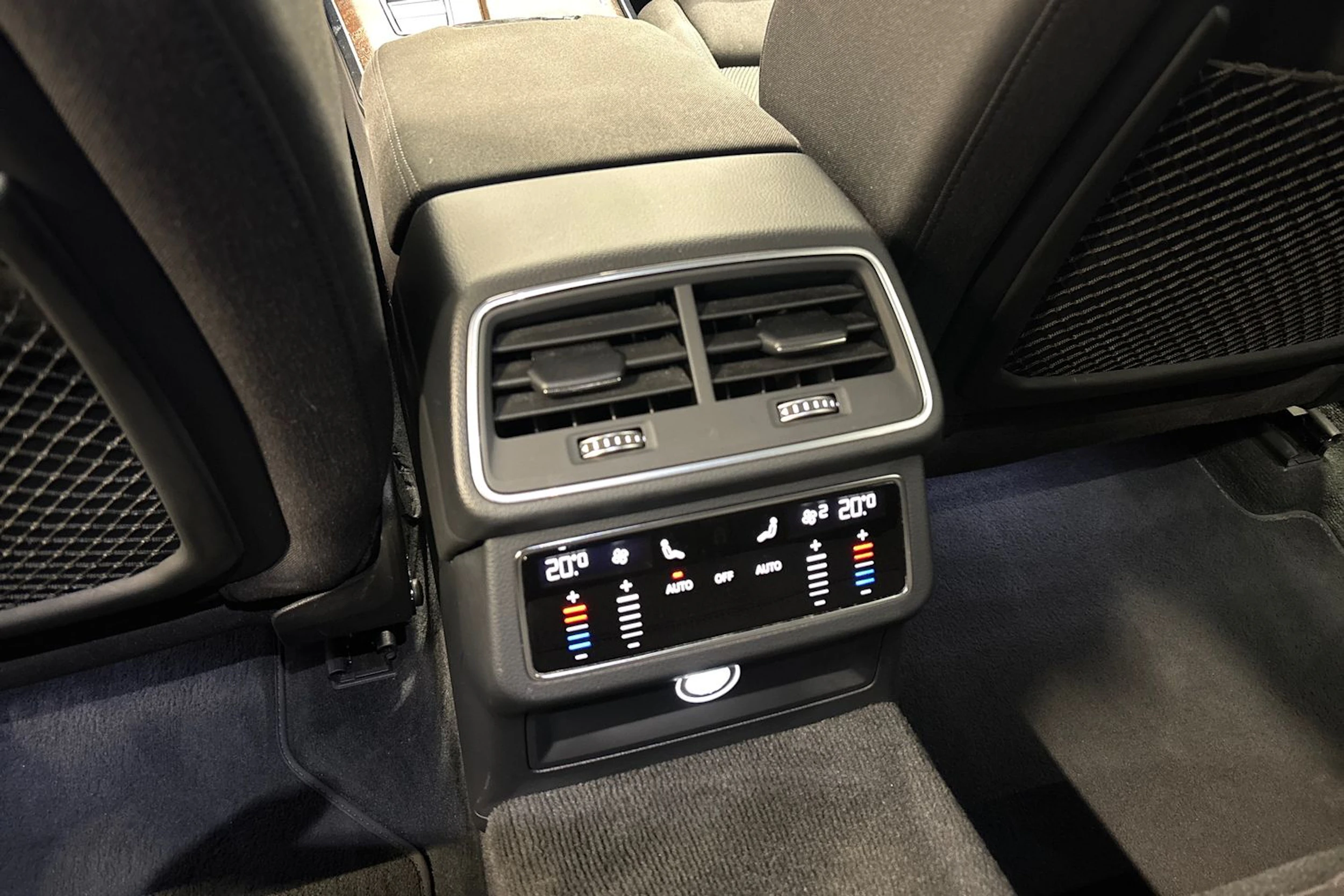 sininen Audi A6 2020 kuva 20.