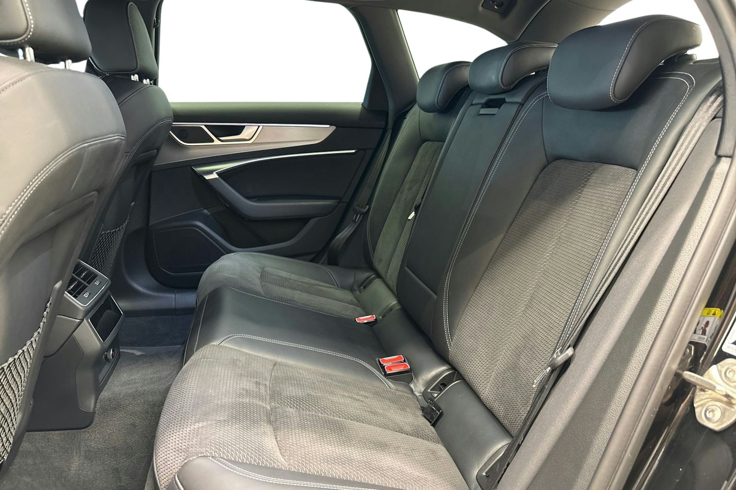 Musta Audi A6 2020 kuva 10.