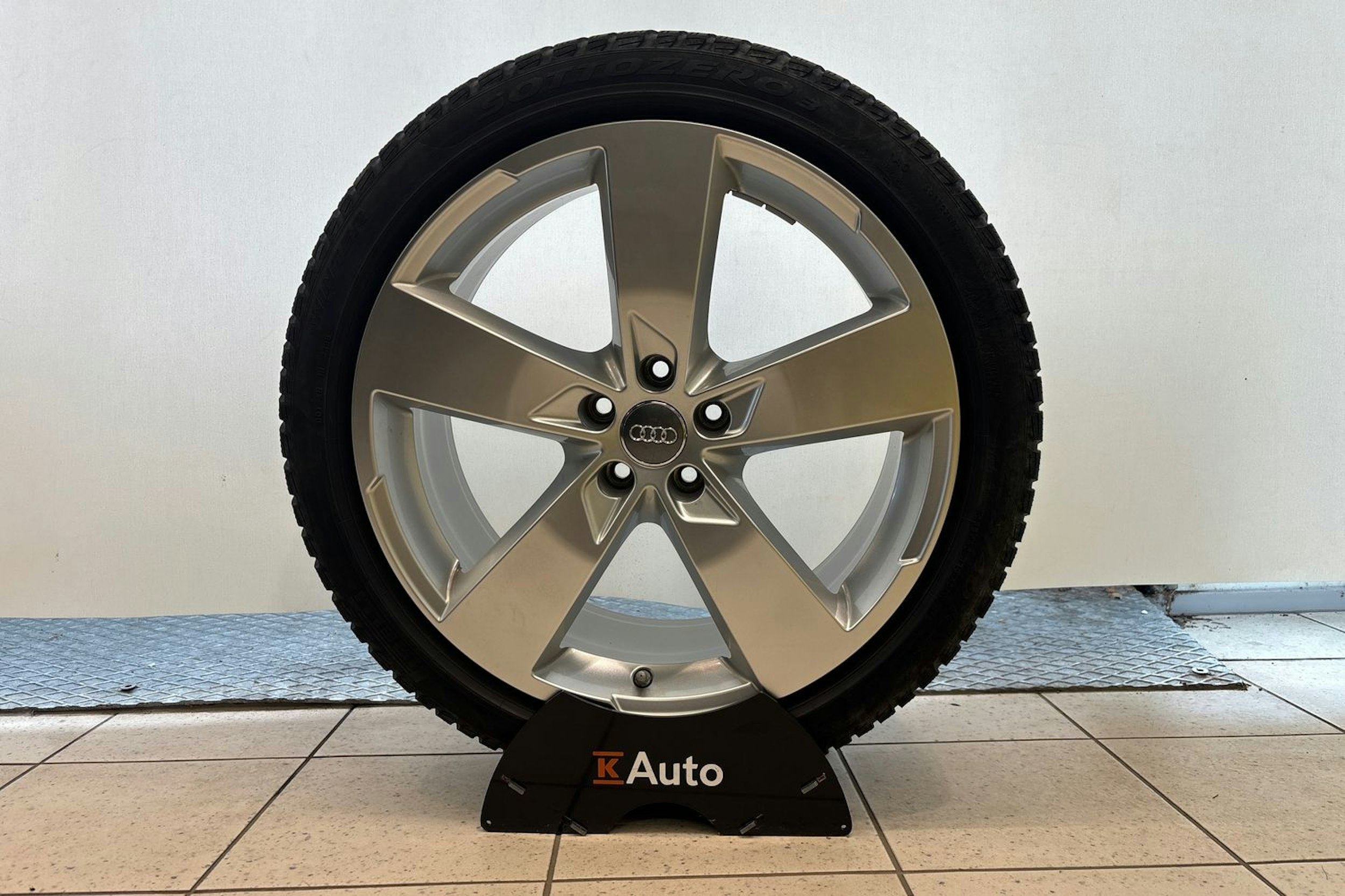Musta Audi A6 2020 kuva 14.