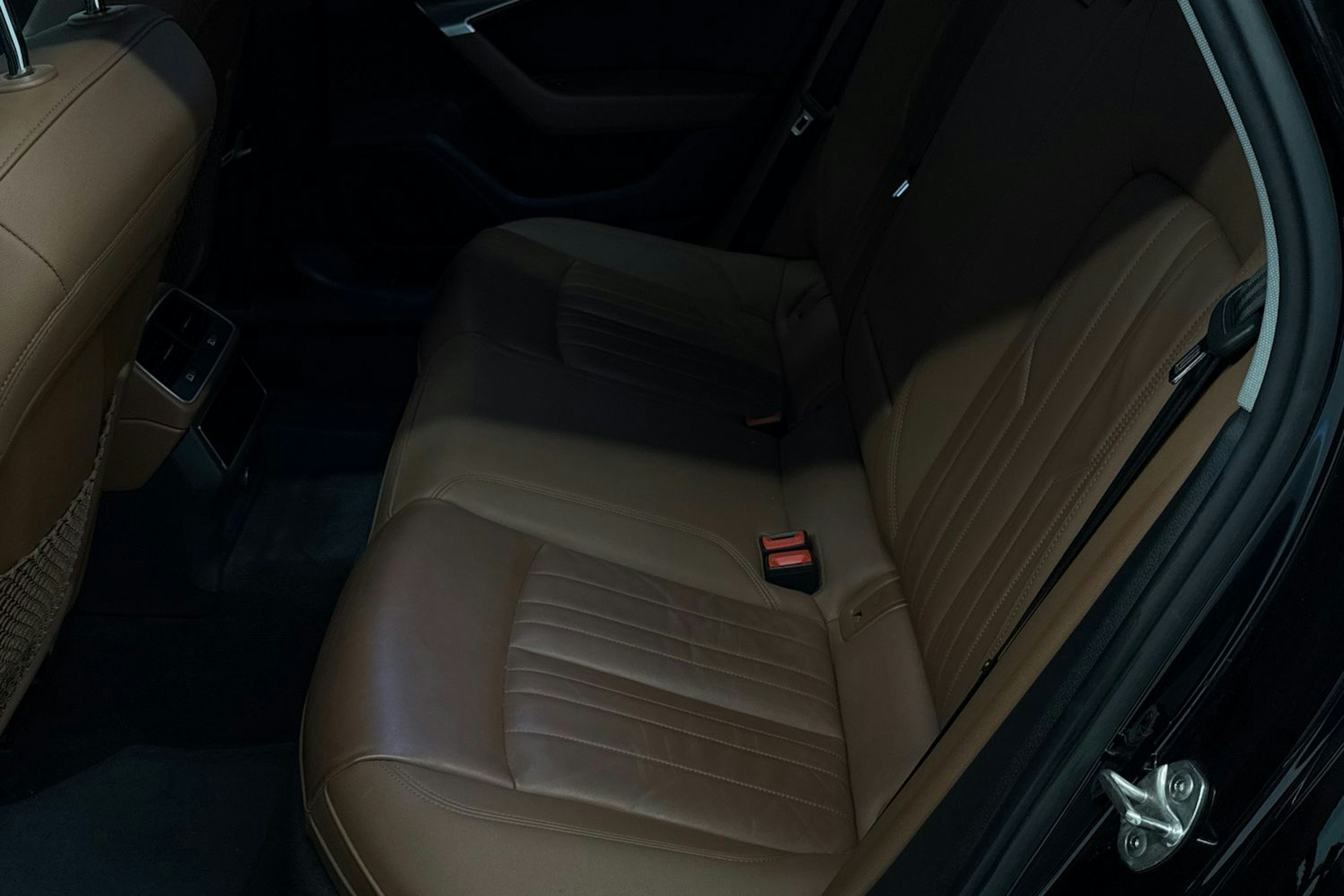 musta Audi A6 2020 kuva 10.