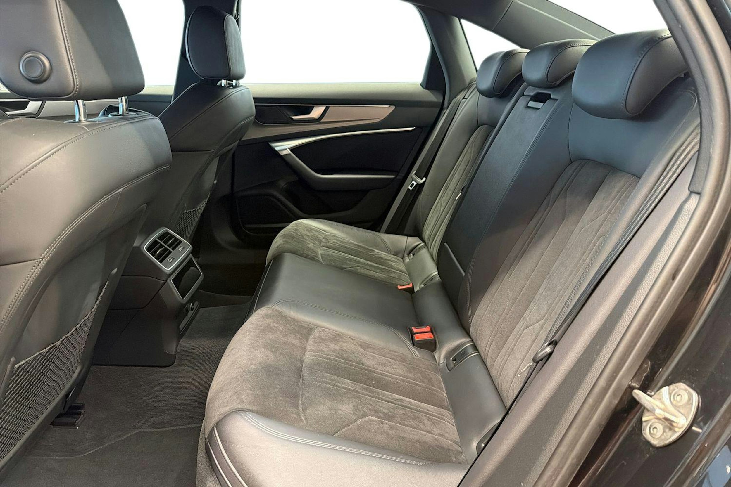 harmaa Audi A6 2020 kuva 10.