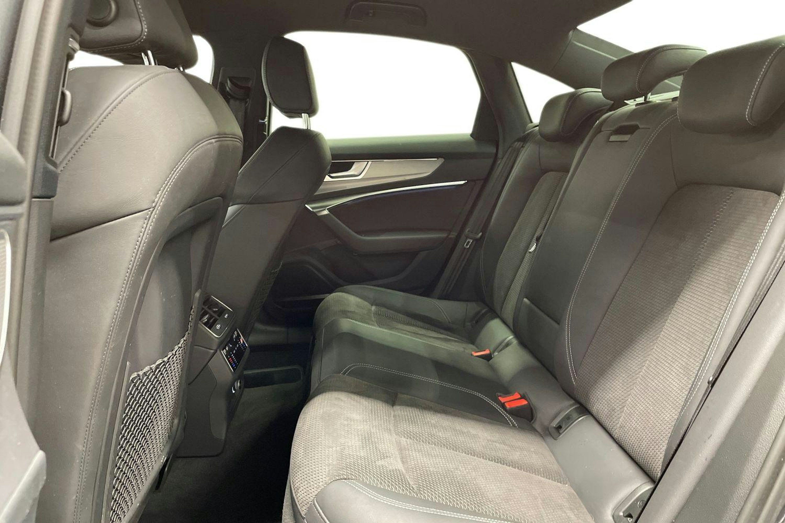 harmaa Audi A6 2020 kuva 10.