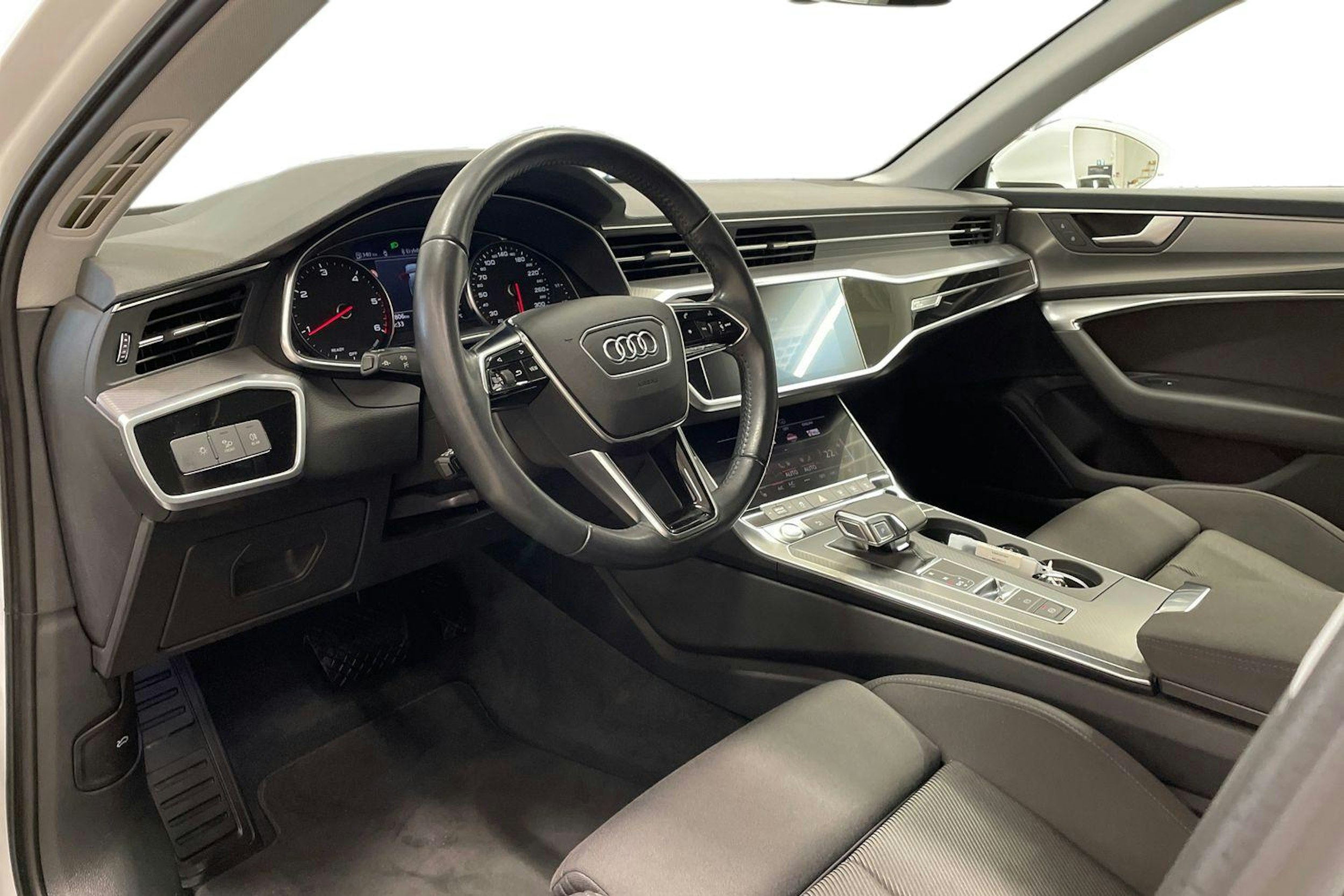 valkoinen Audi A6 2020 kuva 6.