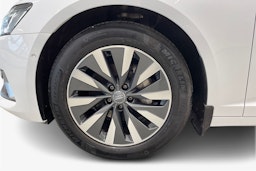 valkoinen Audi A6 2020 kuva 9.