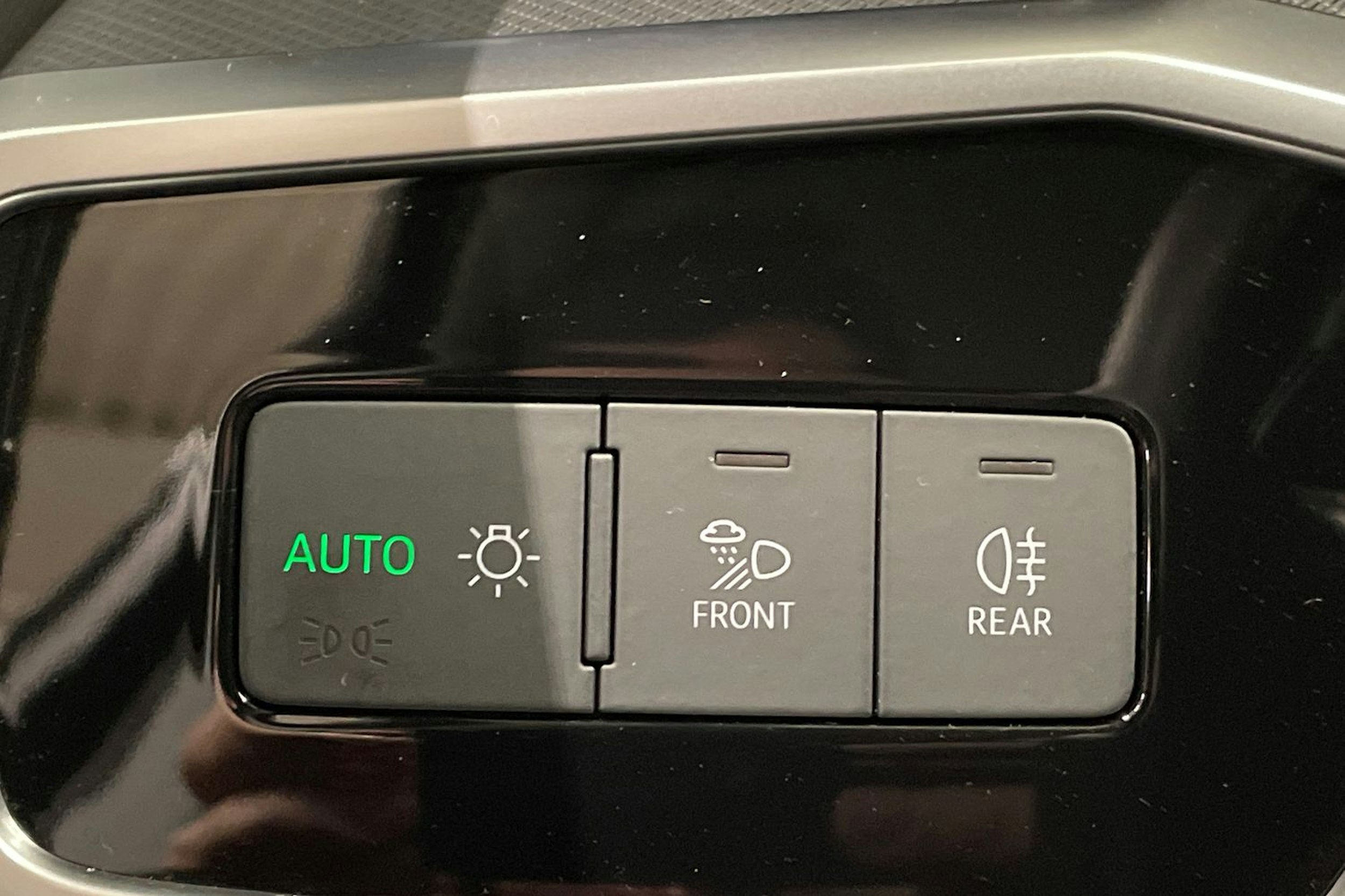 valkoinen Audi A6 2020 kuva 18.