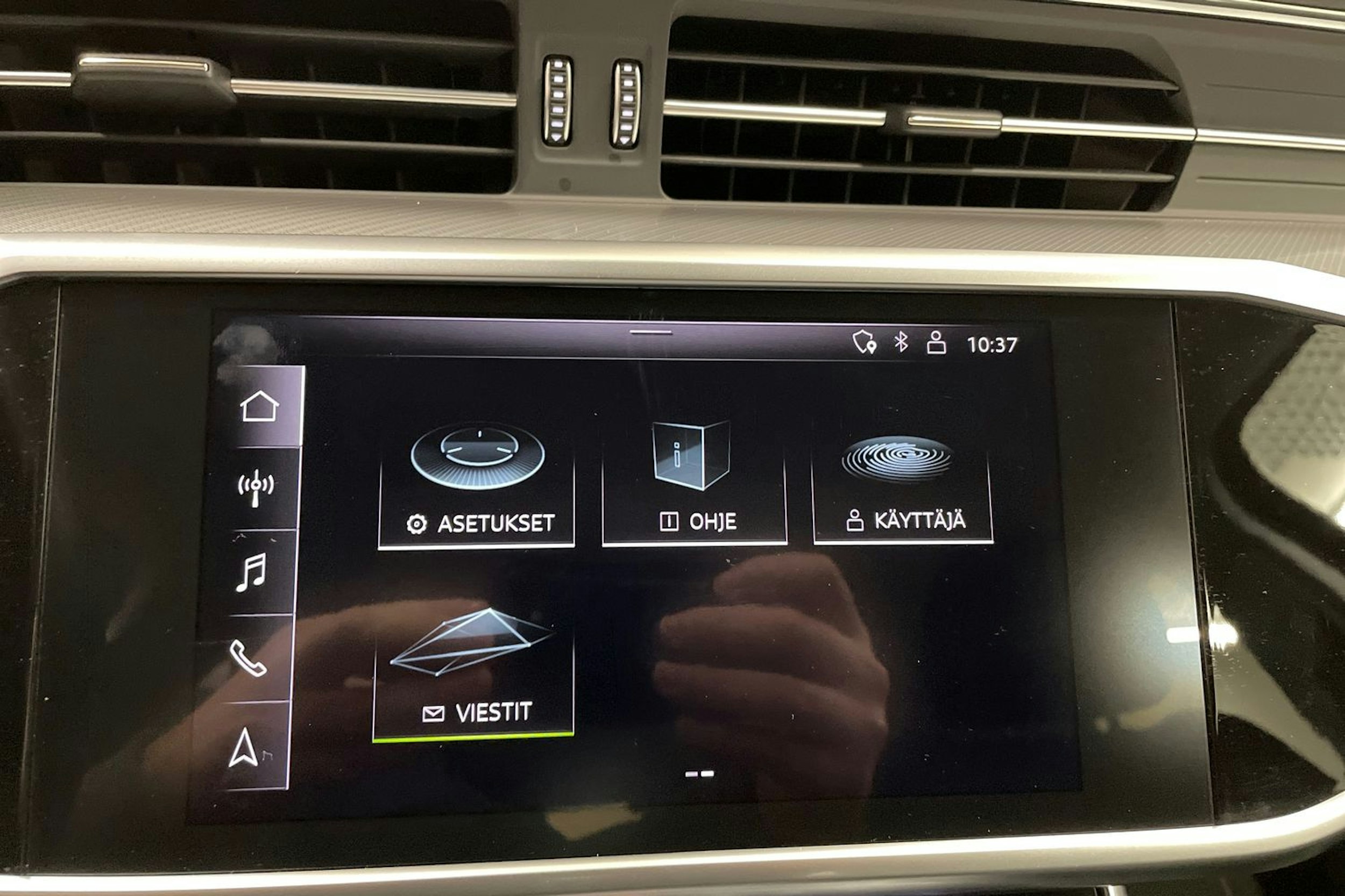 valkoinen Audi A6 2020 kuva 22.