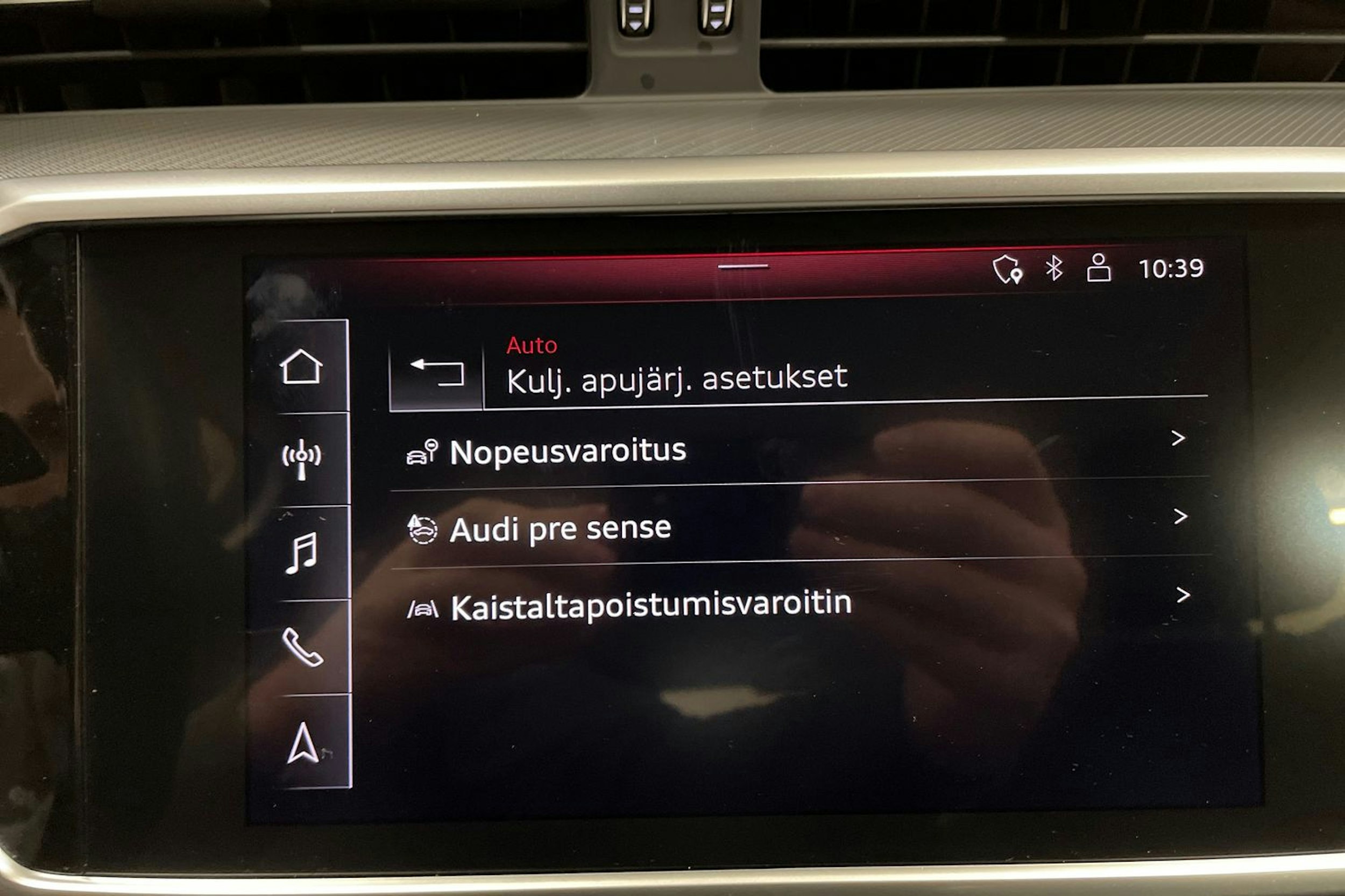 valkoinen Audi A6 2020 kuva 29.