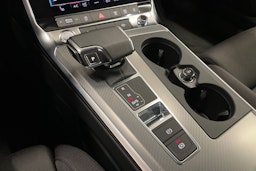 valkoinen Audi A6 2020 kuva 32.