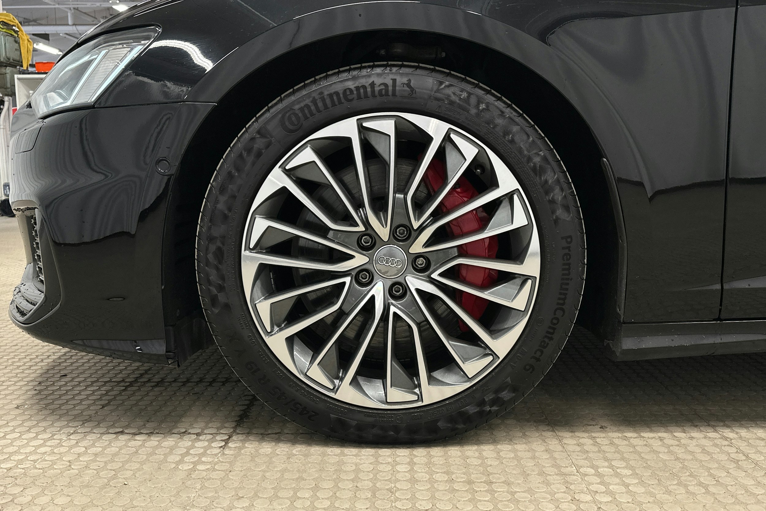 musta Audi A6 2021 kuva 11.