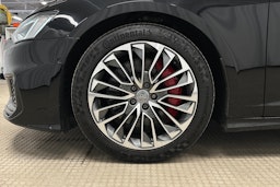 musta Audi A6 2021 kuva 11.
