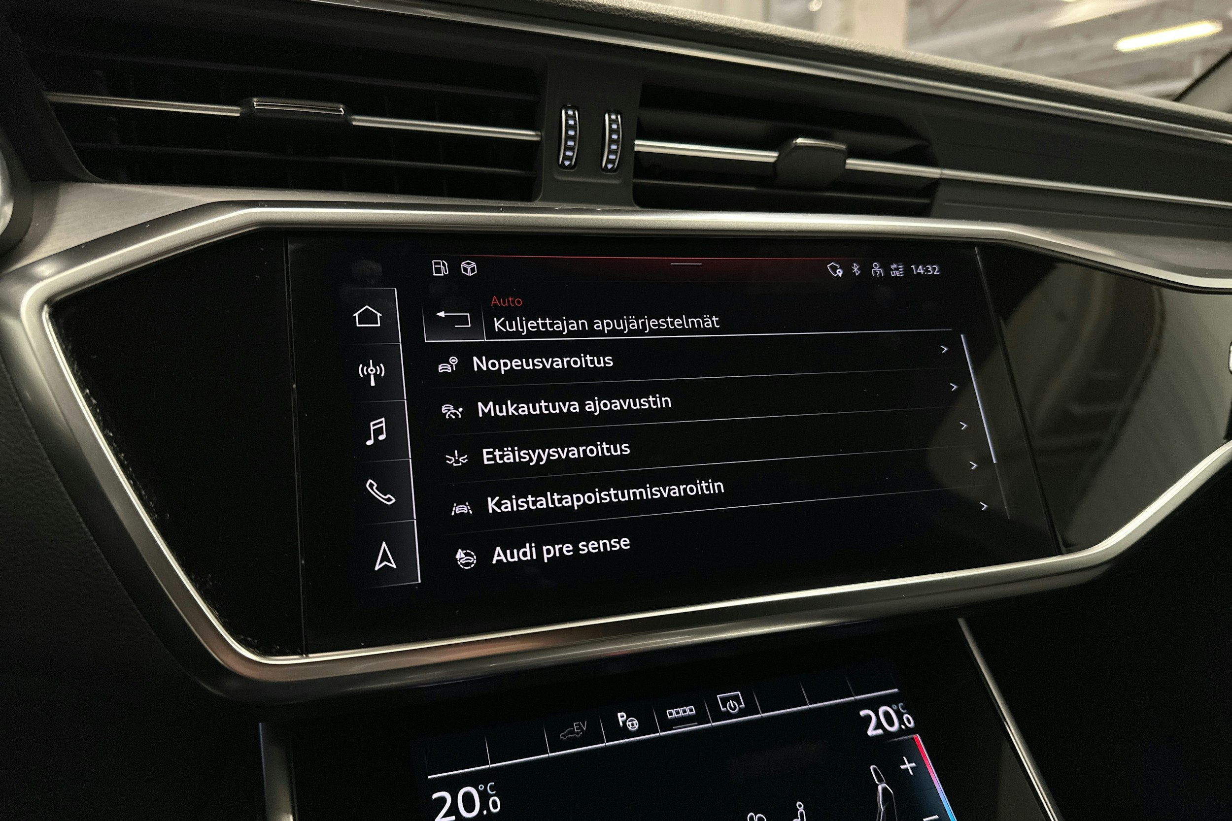 musta Audi A6 2021 kuva 21.