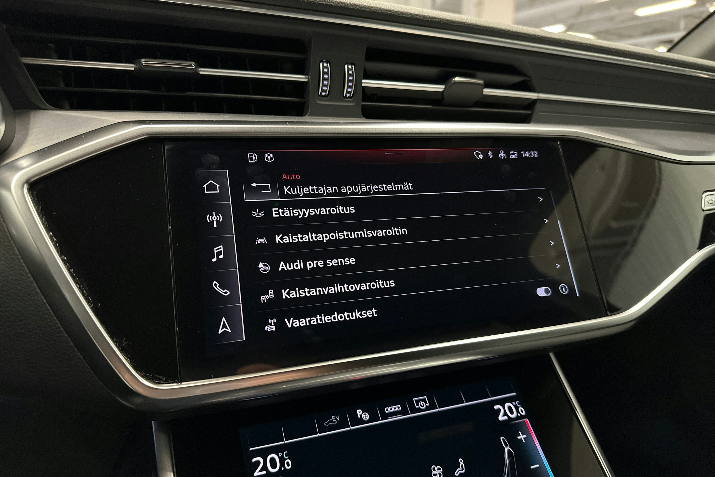 musta Audi A6 2021 kuva 22.