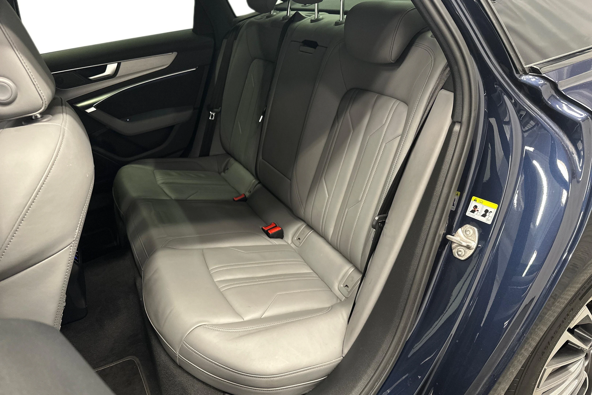 sininen Audi A6 2021 kuva 8.