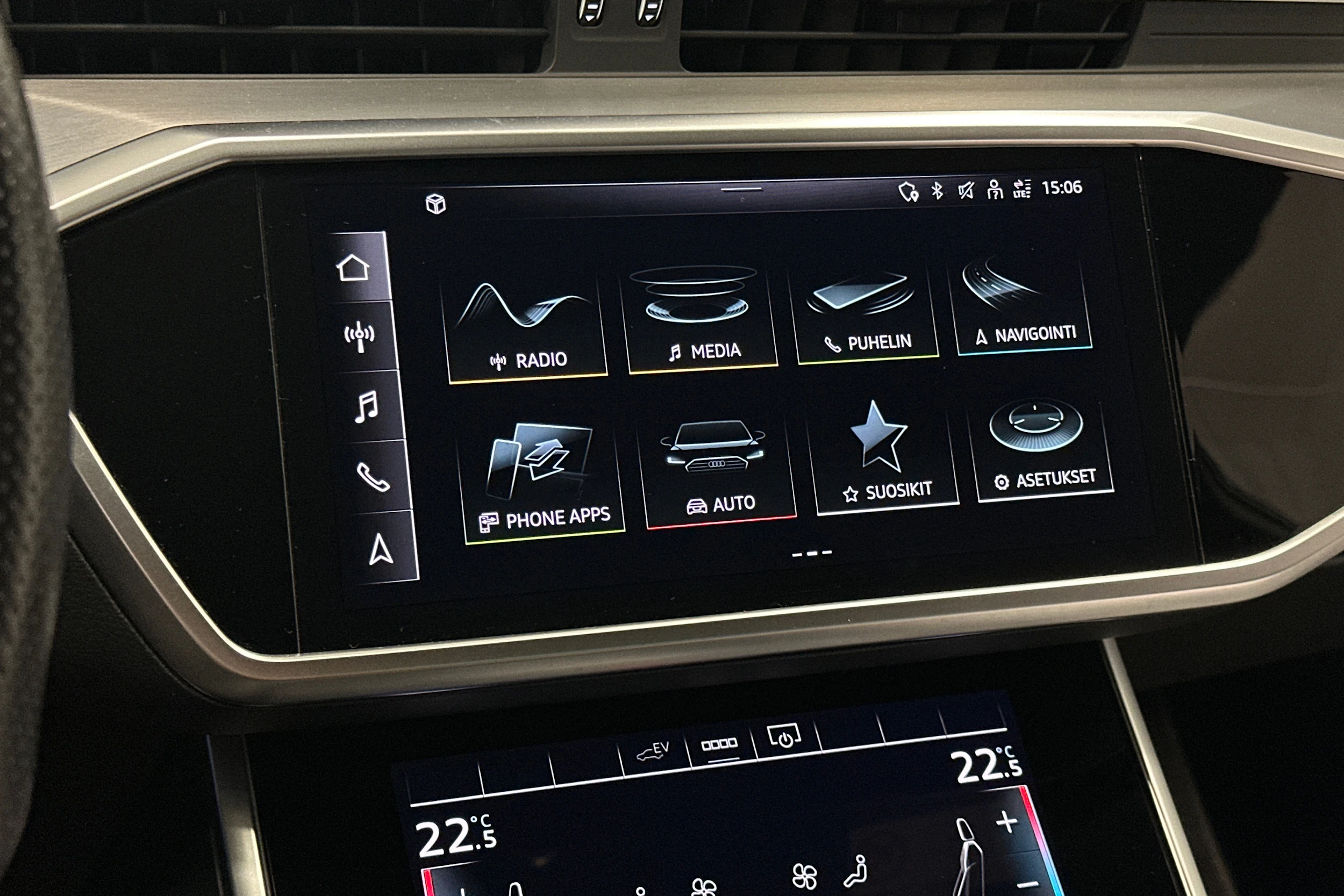 sininen Audi A6 2021 kuva 16.