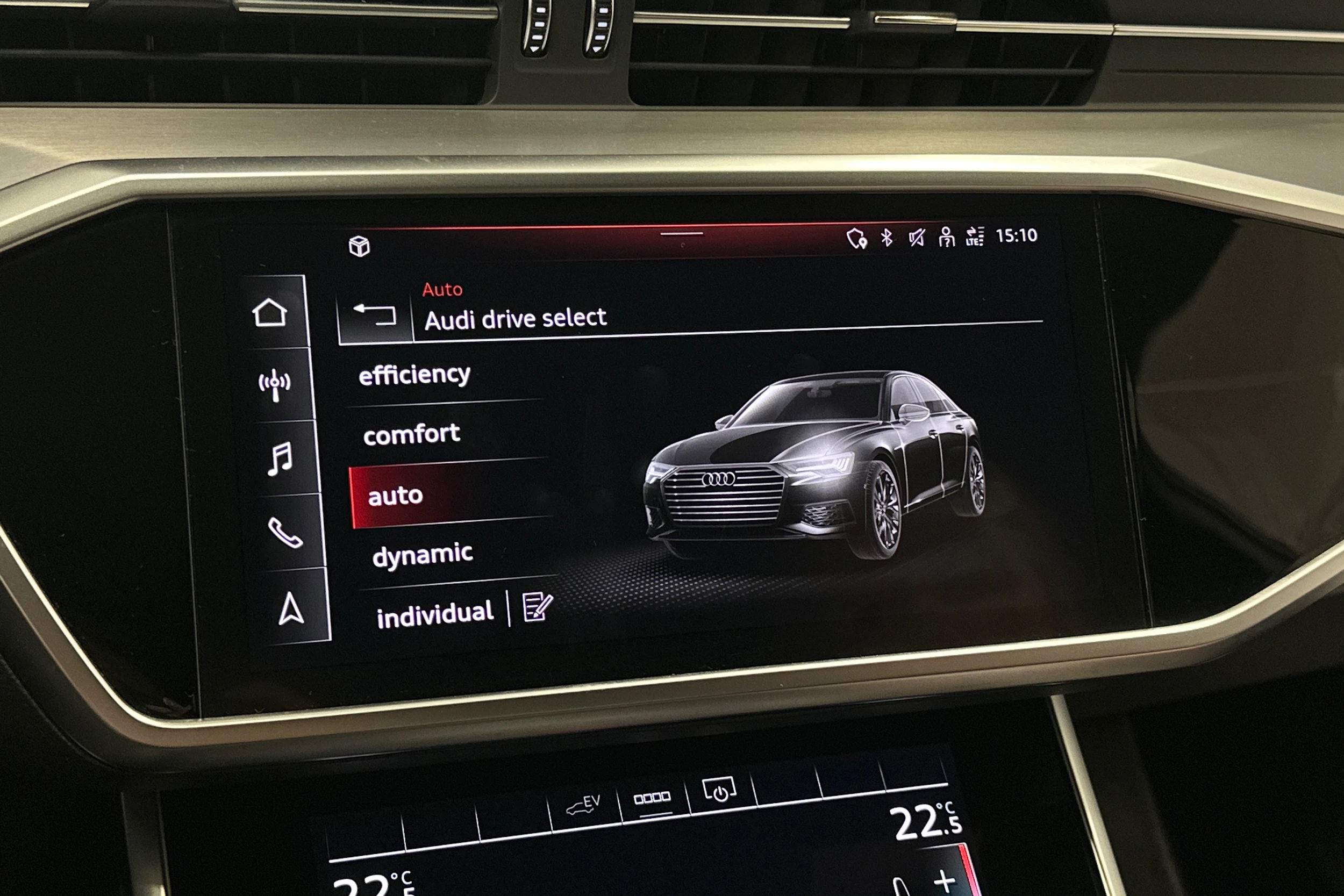 sininen Audi A6 2021 kuva 23.