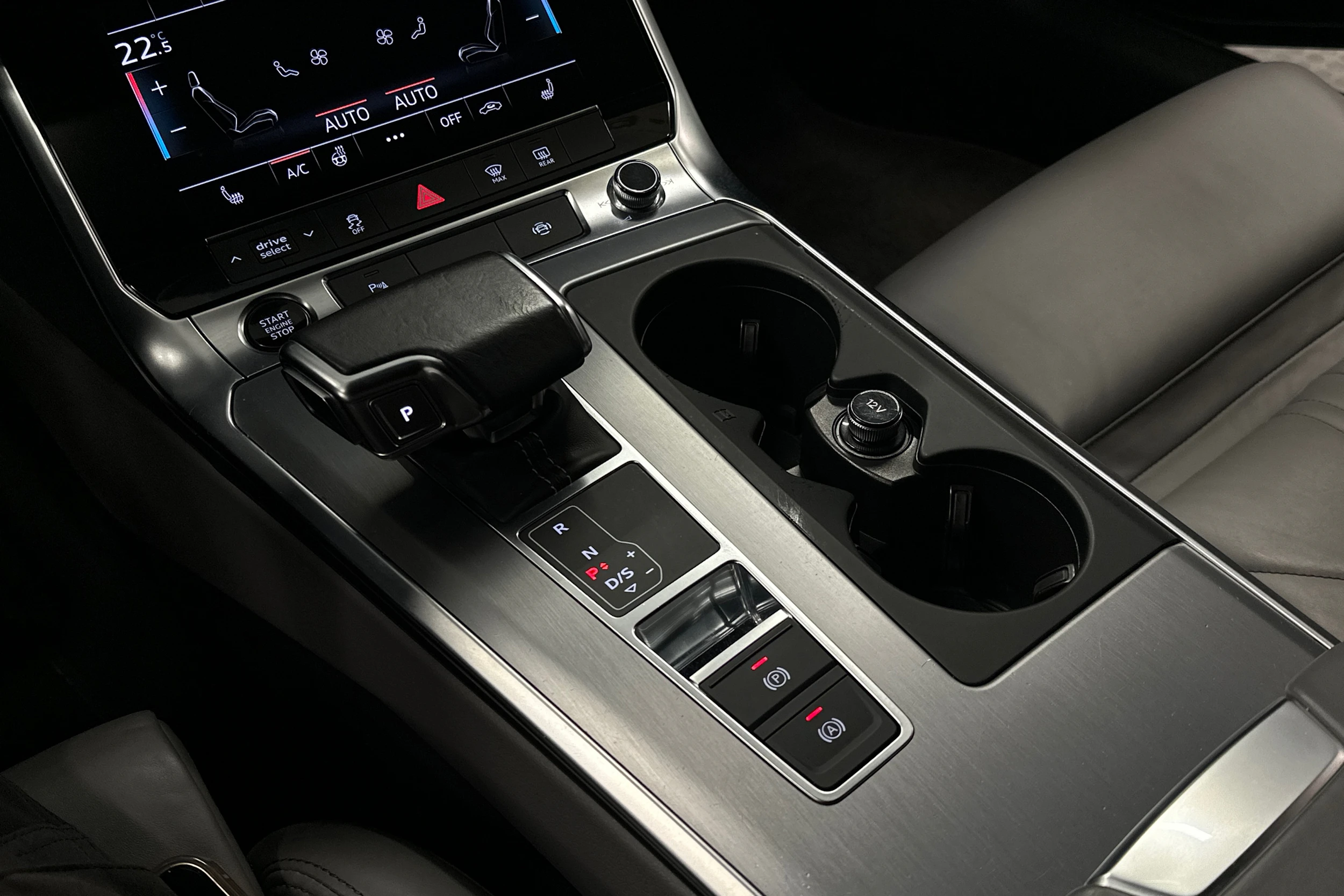 sininen Audi A6 2021 kuva 32.