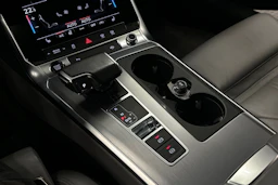 sininen Audi A6 2021 kuva 32.