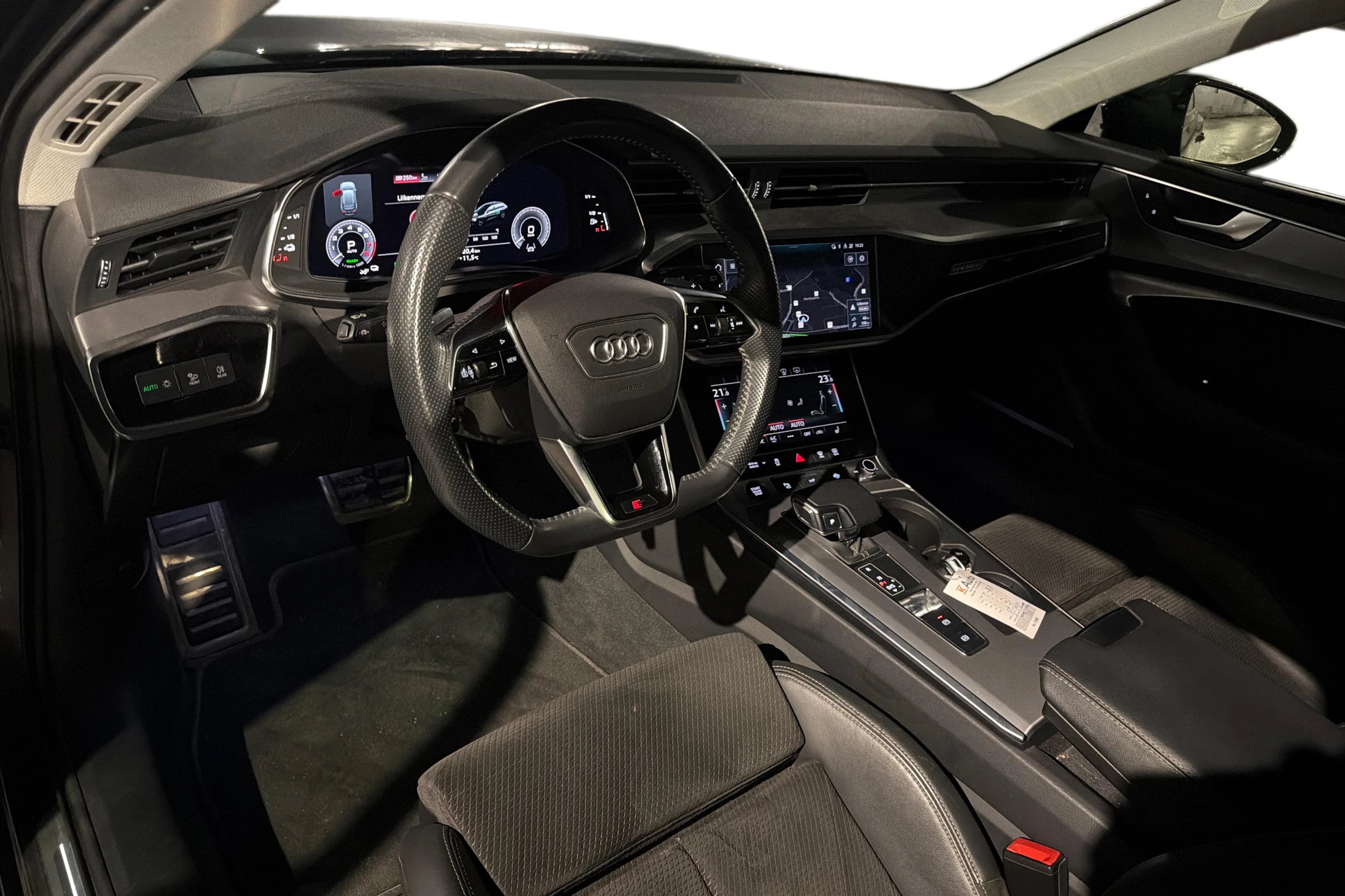 Harmaa Audi A6 2021 kuva 3.