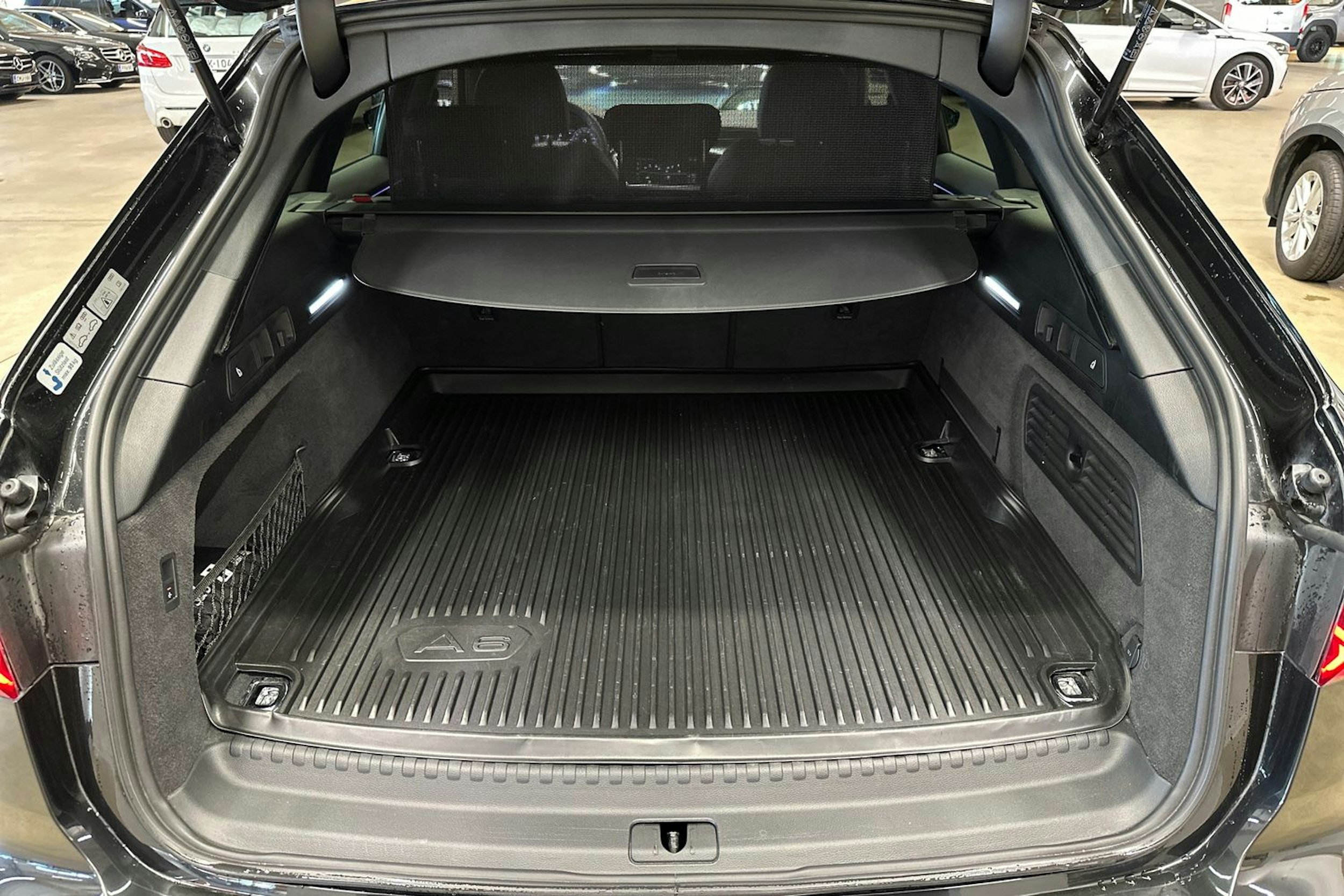 harmaa Audi A6 2021 kuva 38.